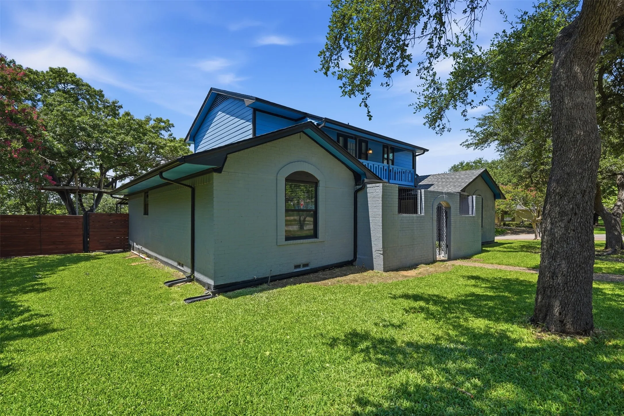 Single Family Residence For Sale in Dallas County , 1613 Iroquois Drive, Garland, Texas 75043, 4 Bedroom, 3 Bathroom, 2 Garage spaces, 2,910 Sqft, built in 1967, mls#21320819, Real Estate Agent in Garland, Homes For Sale in Dallas county, Homes For Sale in Garland, Realtor in Garland Texas, Real Estate Brokerage Independent Realty Texas, Luminita Cordes Realtor