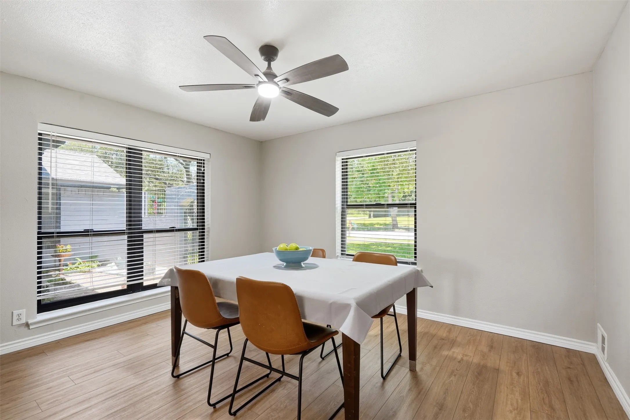 Single Family Residence For Sale in Dallas County , 1613 Iroquois Drive, Garland, Texas 75043, 4 Bedroom, 3 Bathroom, 2 Garage spaces, 2,910 Sqft, built in 1967, mls#21320819, Real Estate Agent in Garland, Homes For Sale in Dallas county, Homes For Sale in Garland, Realtor in Garland Texas, Real Estate Brokerage Independent Realty Texas, Luminita Cordes Realtor