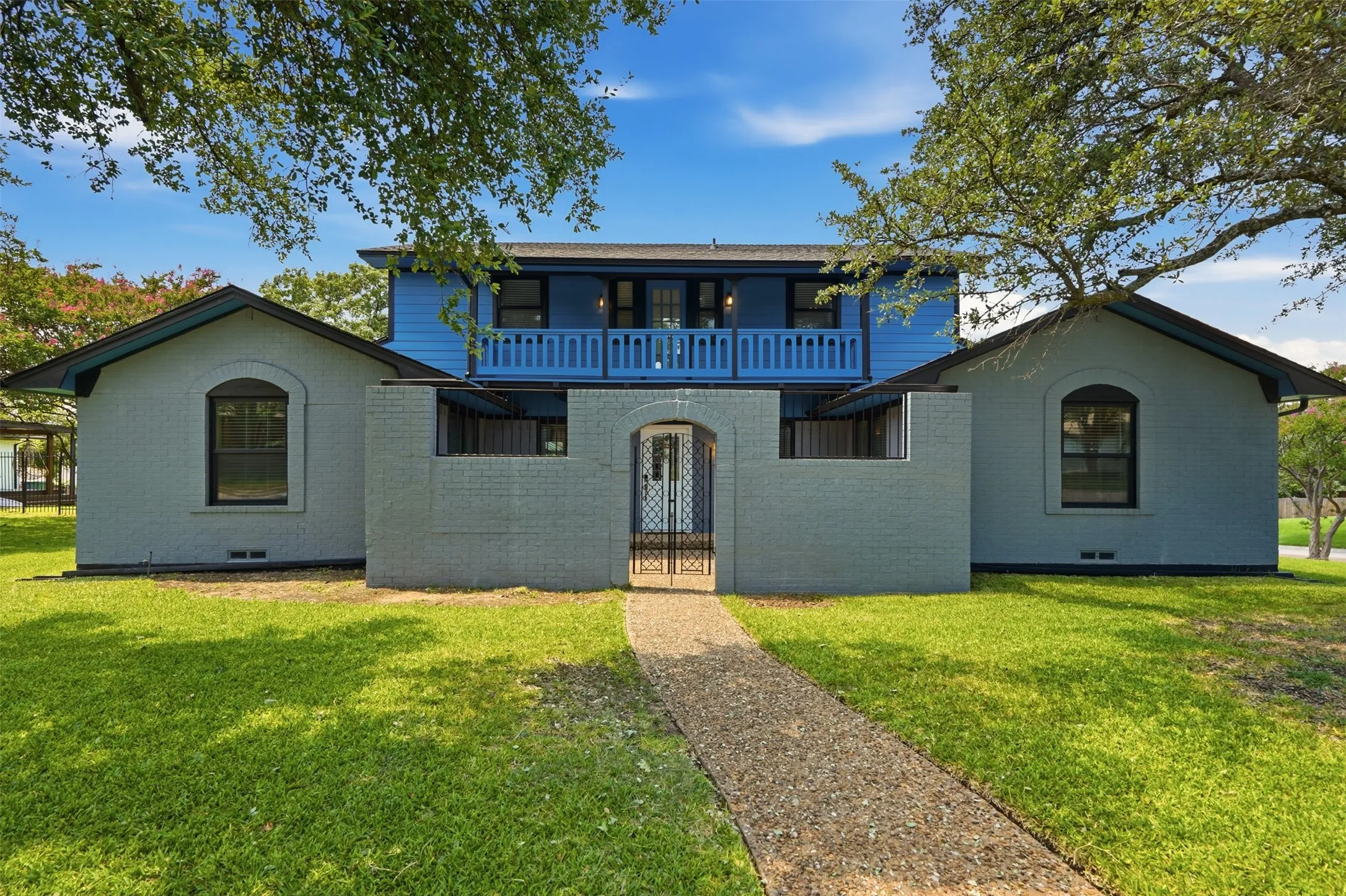 Single Family Residence For Sale in Dallas County , 1613 Iroquois Drive, Garland, Texas 75043, 4 Bedroom, 3 Bathroom, 2 Garage spaces, 2,910 Sqft, built in 1967, mls#21320819, Real Estate Agent in Garland, Homes For Sale in Dallas county, Homes For Sale in Garland, Realtor in Garland Texas, Real Estate Brokerage Independent Realty Texas, Luminita Cordes Realtor