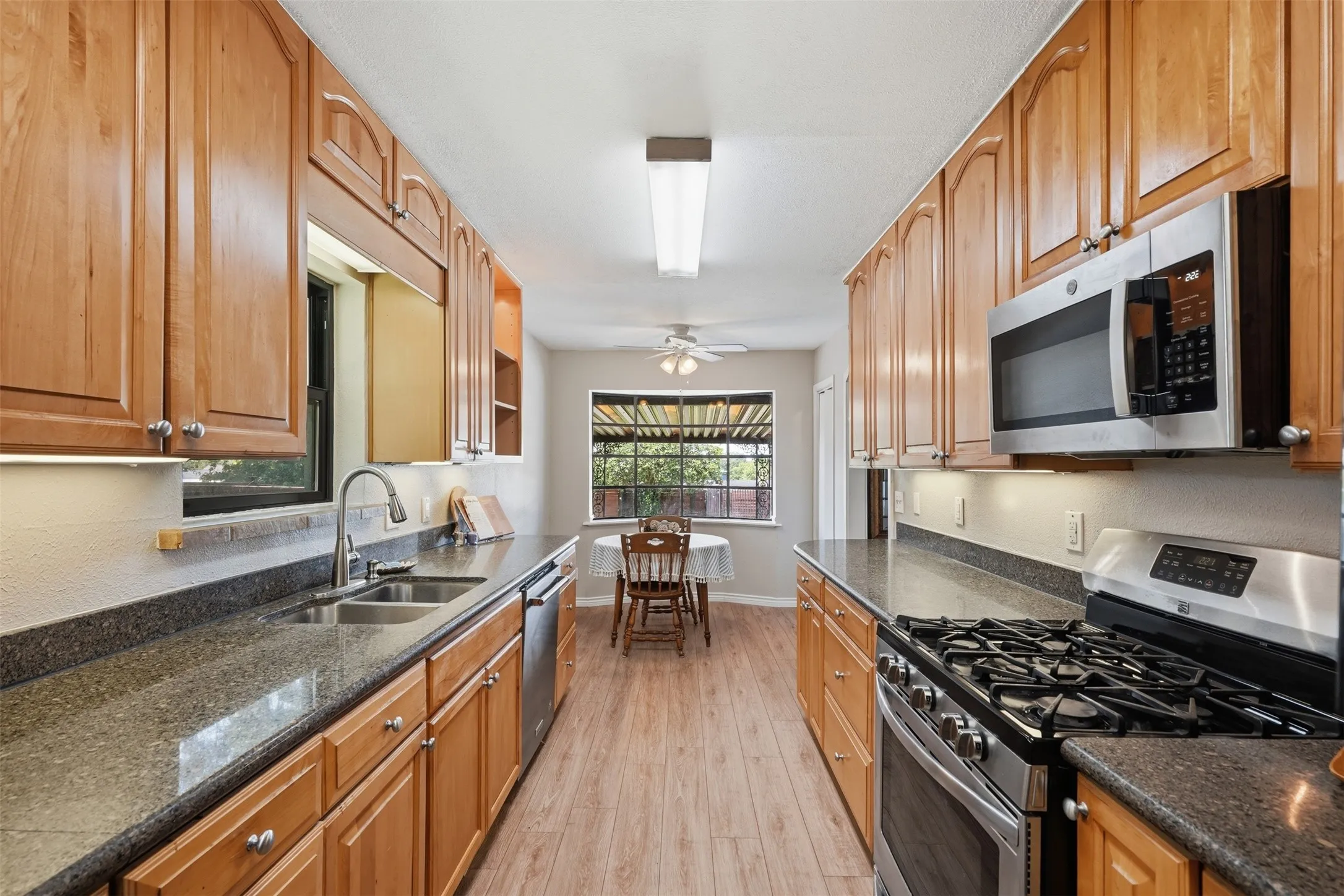 Single Family Residence For Sale in Dallas County , 1613 Iroquois Drive, Garland, Texas 75043, 4 Bedroom, 3 Bathroom, 2 Garage spaces, 2,910 Sqft, built in 1967, mls#21320819, Real Estate Agent in Garland, Homes For Sale in Dallas county, Homes For Sale in Garland, Realtor in Garland Texas, Real Estate Brokerage Independent Realty Texas, Luminita Cordes Realtor