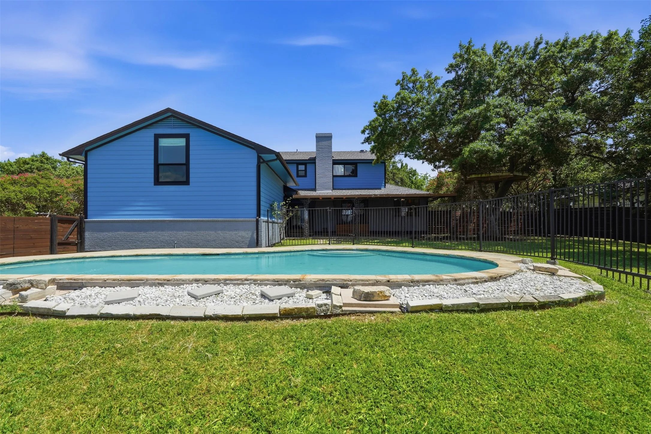 Single Family Residence For Sale in Dallas County , 1613 Iroquois Drive, Garland, Texas 75043, 4 Bedroom, 3 Bathroom, 2 Garage spaces, 2,910 Sqft, built in 1967, mls#21320819, Real Estate Agent in Garland, Homes For Sale in Dallas county, Homes For Sale in Garland, Realtor in Garland Texas, Real Estate Brokerage Independent Realty Texas, Luminita Cordes Realtor