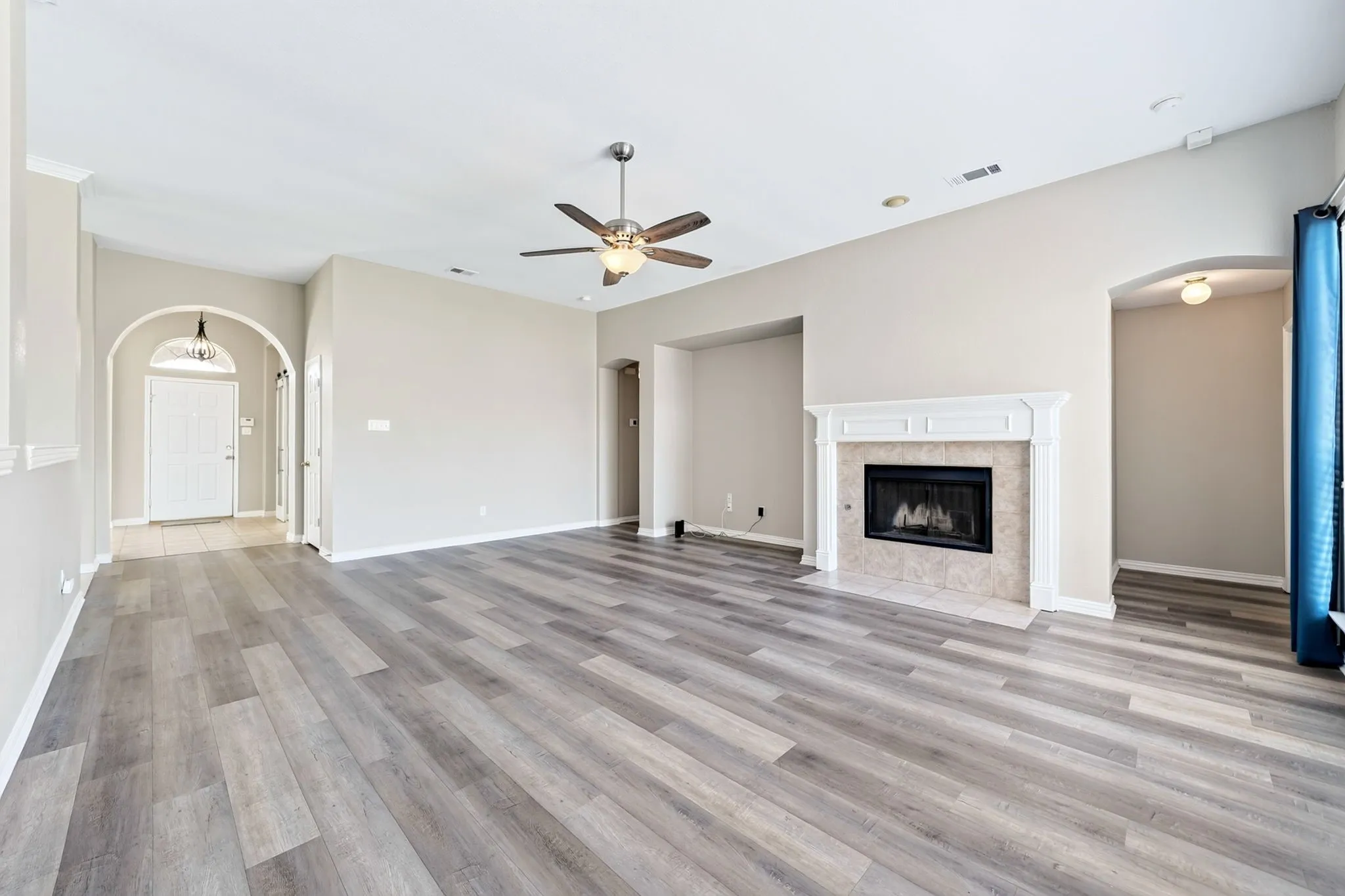 Single Family Residence For Sale in Dallas County , 2713 Planetree Drive, Rowlett, Texas 75089, 4 Bedroom, 2 Bathroom, 2 Garage spaces, 2,323 Sqft, built in 1999, mls#21321147, Real Estate Agent in Rowlett, Homes For Sale in Dallas county, Homes For Sale in Rowlett, Realtor in Rowlett Texas, Real Estate Brokerage Independent Realty Texas, Luminita Cordes Realtor