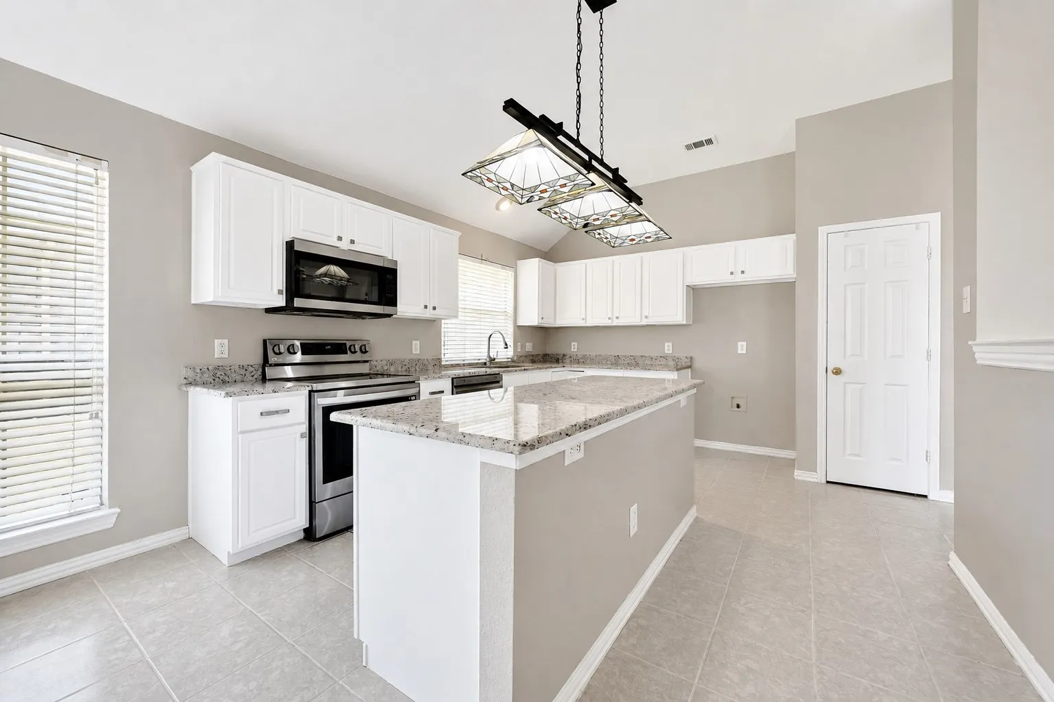Single Family Residence For Sale in Dallas County , 2713 Planetree Drive, Rowlett, Texas 75089, 4 Bedroom, 2 Bathroom, 2 Garage spaces, 2,323 Sqft, built in 1999, mls#21321147, Real Estate Agent in Rowlett, Homes For Sale in Dallas county, Homes For Sale in Rowlett, Realtor in Rowlett Texas, Real Estate Brokerage Independent Realty Texas, Luminita Cordes Realtor