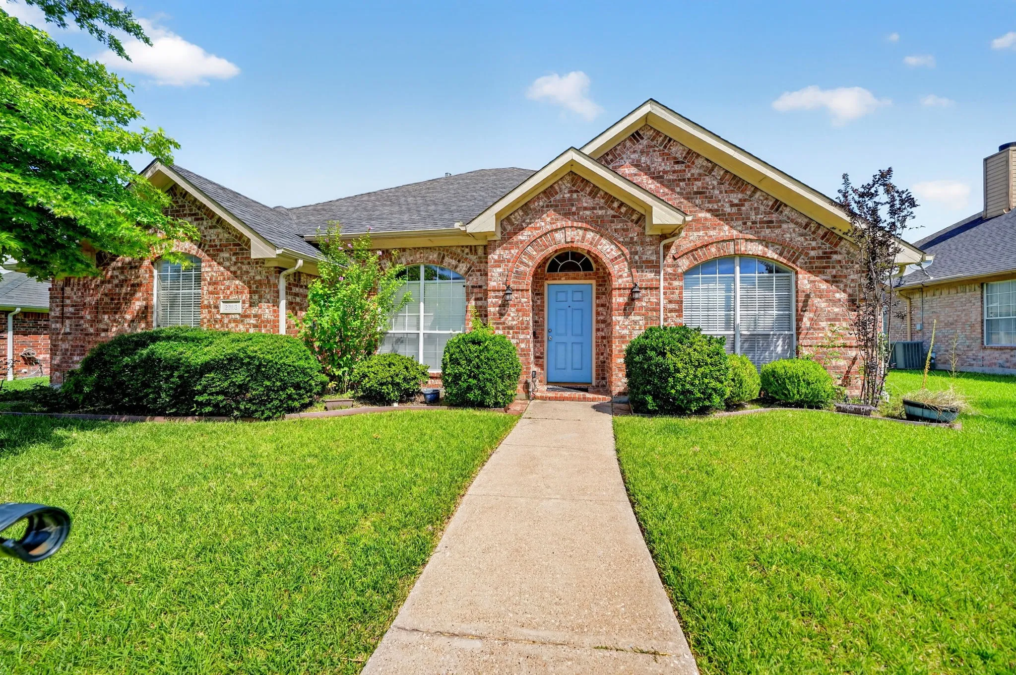 Single Family Residence For Sale in Dallas County , 2713 Planetree Drive, Rowlett, Texas 75089, 4 Bedroom, 2 Bathroom, 2 Garage spaces, 2,323 Sqft, built in 1999, mls#21321147, Real Estate Agent in Rowlett, Homes For Sale in Dallas county, Homes For Sale in Rowlett, Realtor in Rowlett Texas, Real Estate Brokerage Independent Realty Texas, Luminita Cordes Realtor