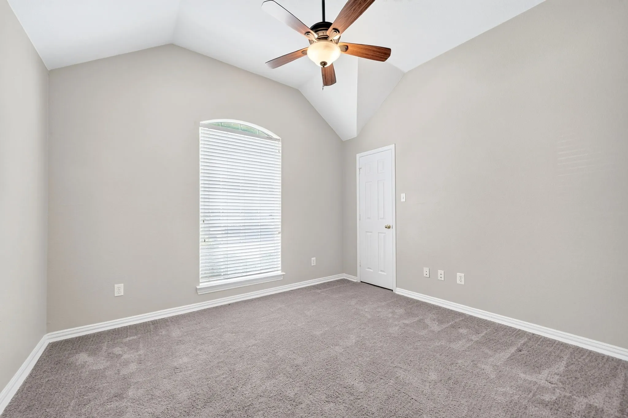Single Family Residence For Sale in Dallas County , 2713 Planetree Drive, Rowlett, Texas 75089, 4 Bedroom, 2 Bathroom, 2 Garage spaces, 2,323 Sqft, built in 1999, mls#21321147, Real Estate Agent in Rowlett, Homes For Sale in Dallas county, Homes For Sale in Rowlett, Realtor in Rowlett Texas, Real Estate Brokerage Independent Realty Texas, Luminita Cordes Realtor