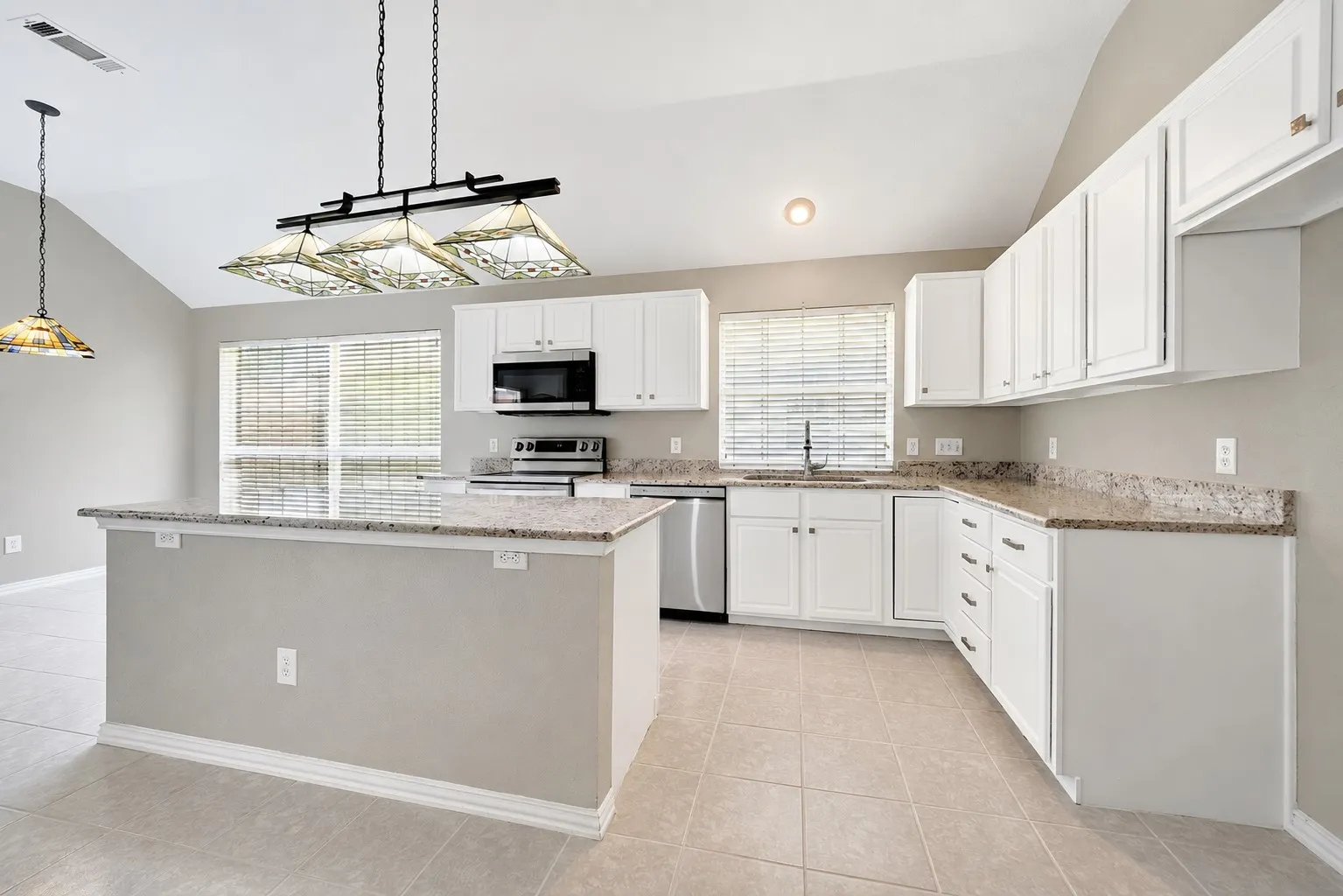 Single Family Residence For Sale in Dallas County , 2713 Planetree Drive, Rowlett, Texas 75089, 4 Bedroom, 2 Bathroom, 2 Garage spaces, 2,323 Sqft, built in 1999, mls#21321147, Real Estate Agent in Rowlett, Homes For Sale in Dallas county, Homes For Sale in Rowlett, Realtor in Rowlett Texas, Real Estate Brokerage Independent Realty Texas, Luminita Cordes Realtor