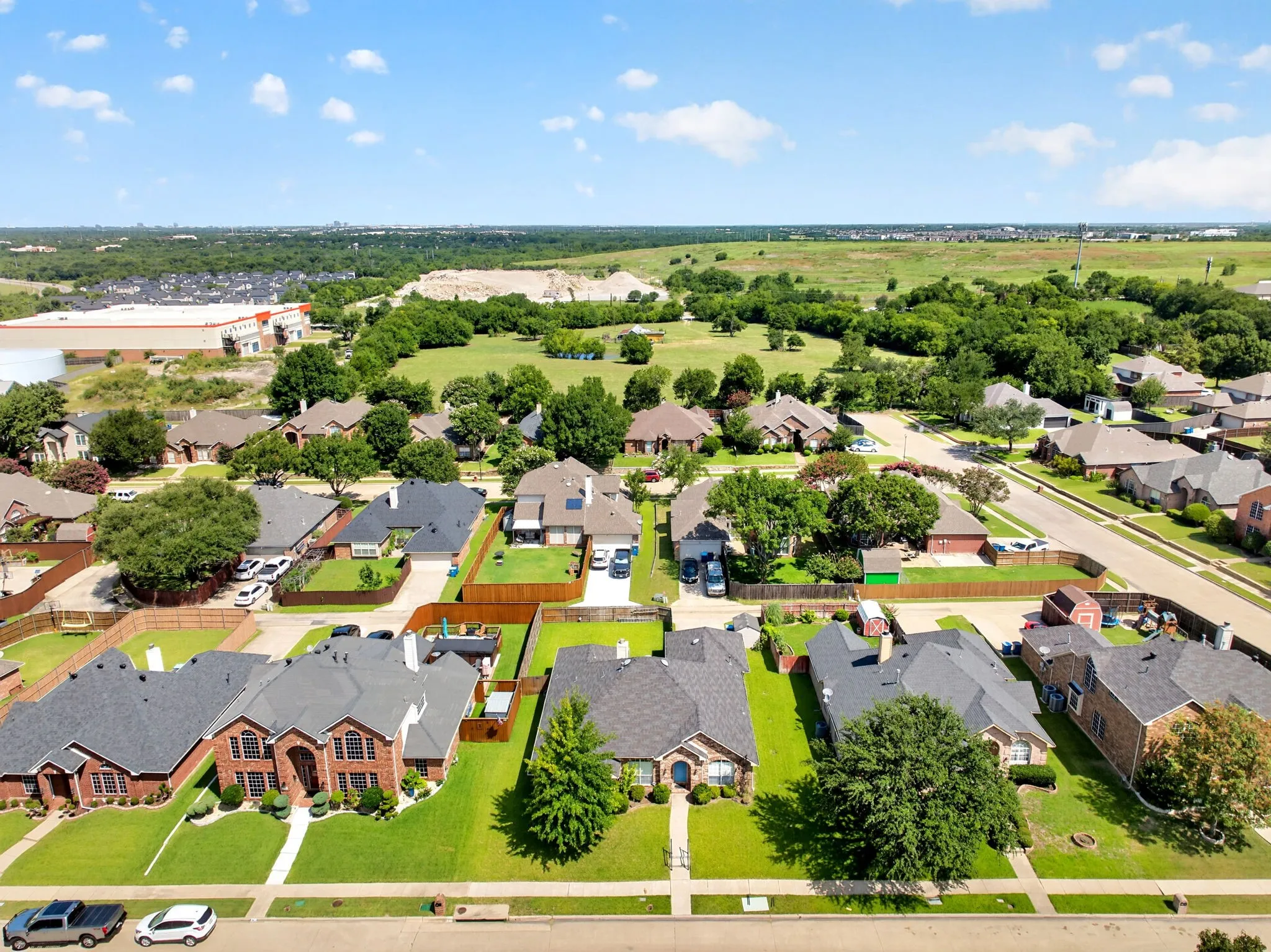 Single Family Residence For Sale in Dallas County , 2713 Planetree Drive, Rowlett, Texas 75089, 4 Bedroom, 2 Bathroom, 2 Garage spaces, 2,323 Sqft, built in 1999, mls#21321147, Real Estate Agent in Rowlett, Homes For Sale in Dallas county, Homes For Sale in Rowlett, Realtor in Rowlett Texas, Real Estate Brokerage Independent Realty Texas, Luminita Cordes Realtor
