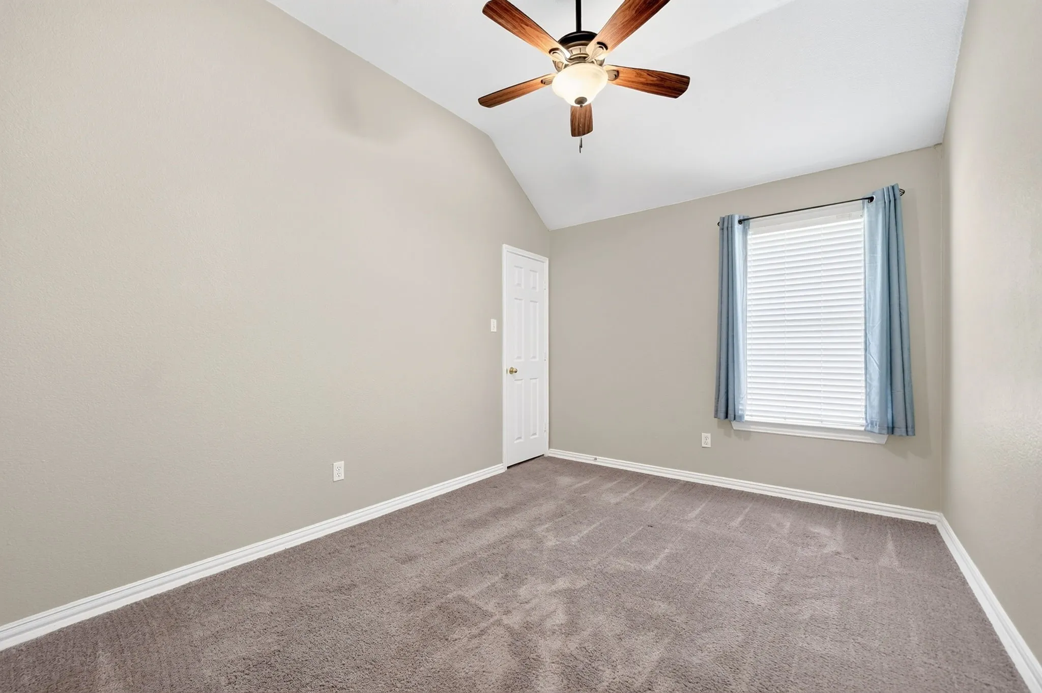 Single Family Residence For Sale in Dallas County , 2713 Planetree Drive, Rowlett, Texas 75089, 4 Bedroom, 2 Bathroom, 2 Garage spaces, 2,323 Sqft, built in 1999, mls#21321147, Real Estate Agent in Rowlett, Homes For Sale in Dallas county, Homes For Sale in Rowlett, Realtor in Rowlett Texas, Real Estate Brokerage Independent Realty Texas, Luminita Cordes Realtor