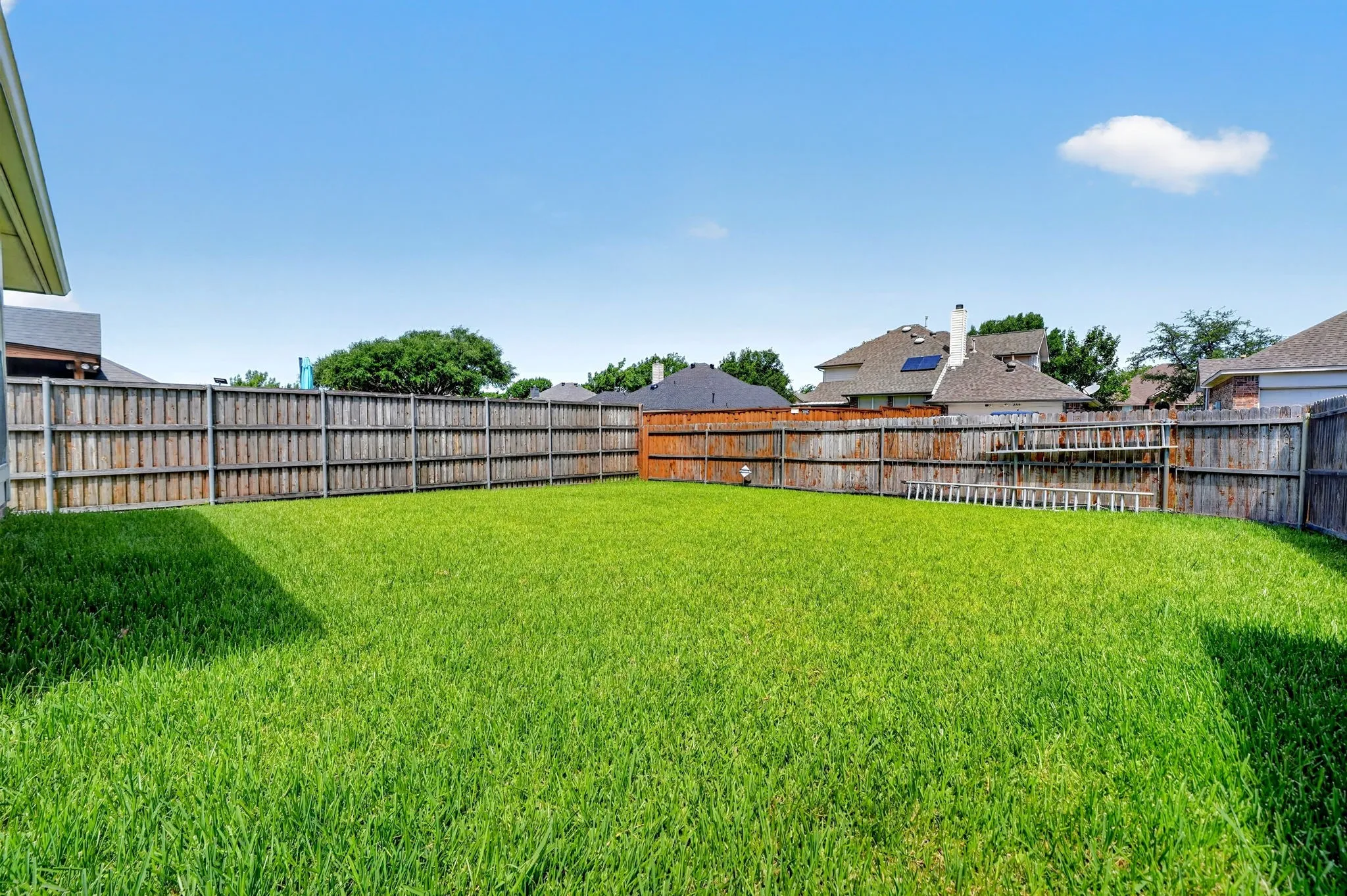 Single Family Residence For Sale in Dallas County , 2713 Planetree Drive, Rowlett, Texas 75089, 4 Bedroom, 2 Bathroom, 2 Garage spaces, 2,323 Sqft, built in 1999, mls#21321147, Real Estate Agent in Rowlett, Homes For Sale in Dallas county, Homes For Sale in Rowlett, Realtor in Rowlett Texas, Real Estate Brokerage Independent Realty Texas, Luminita Cordes Realtor