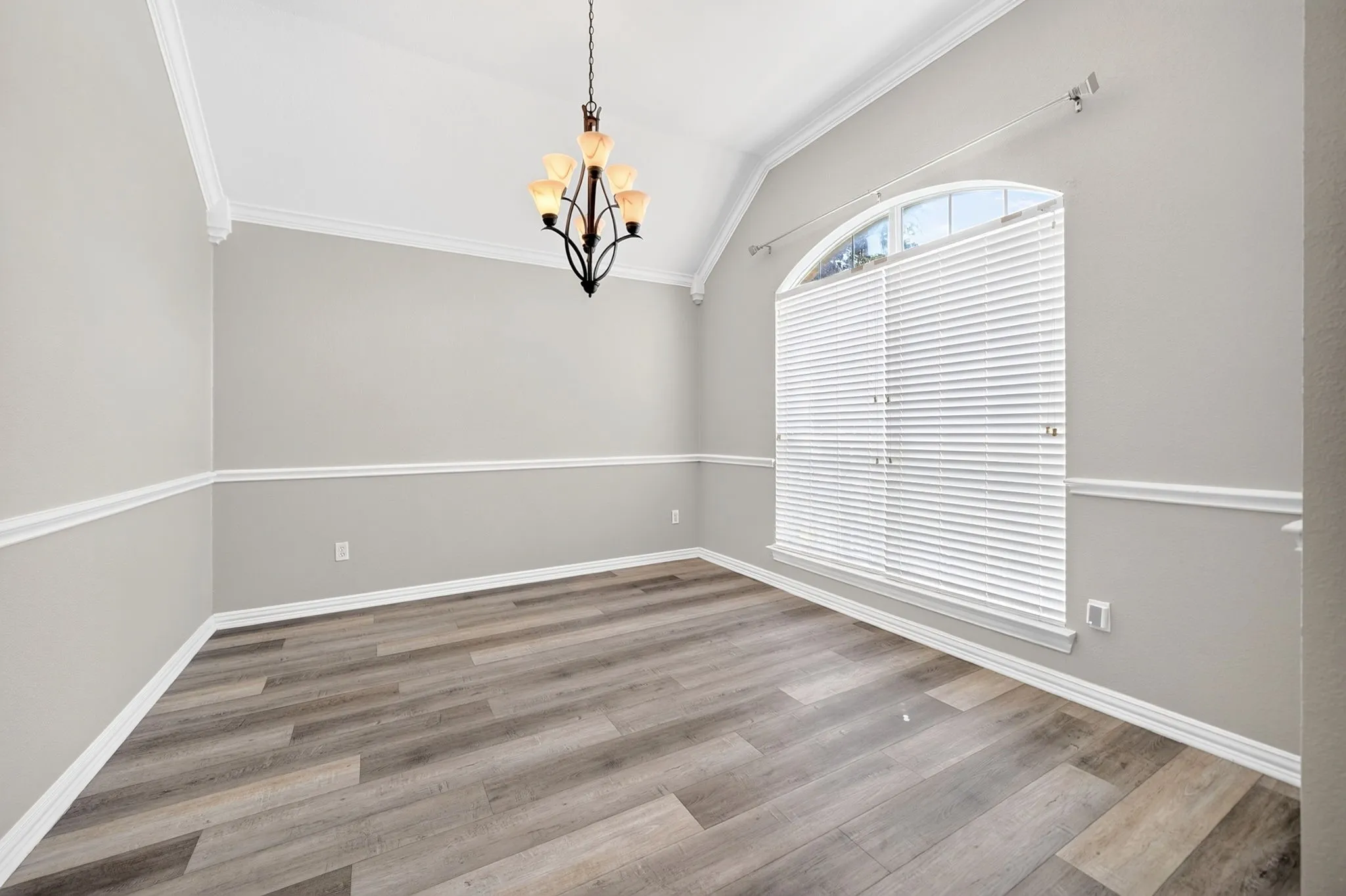 Single Family Residence For Sale in Dallas County , 2713 Planetree Drive, Rowlett, Texas 75089, 4 Bedroom, 2 Bathroom, 2 Garage spaces, 2,323 Sqft, built in 1999, mls#21321147, Real Estate Agent in Rowlett, Homes For Sale in Dallas county, Homes For Sale in Rowlett, Realtor in Rowlett Texas, Real Estate Brokerage Independent Realty Texas, Luminita Cordes Realtor