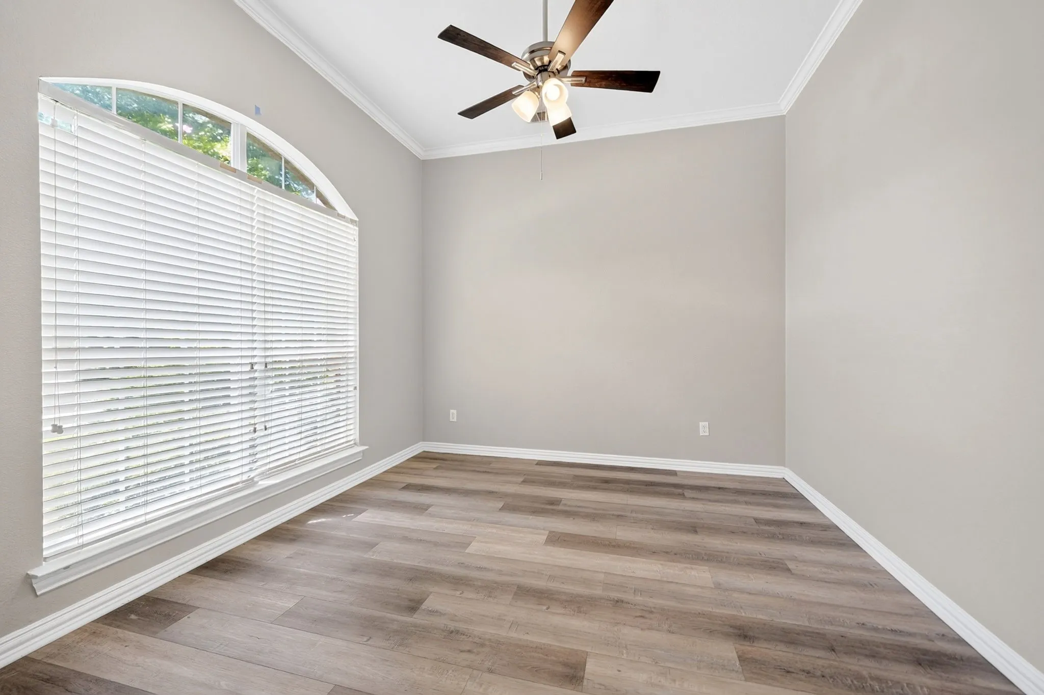 Single Family Residence For Sale in Dallas County , 2713 Planetree Drive, Rowlett, Texas 75089, 4 Bedroom, 2 Bathroom, 2 Garage spaces, 2,323 Sqft, built in 1999, mls#21321147, Real Estate Agent in Rowlett, Homes For Sale in Dallas county, Homes For Sale in Rowlett, Realtor in Rowlett Texas, Real Estate Brokerage Independent Realty Texas, Luminita Cordes Realtor