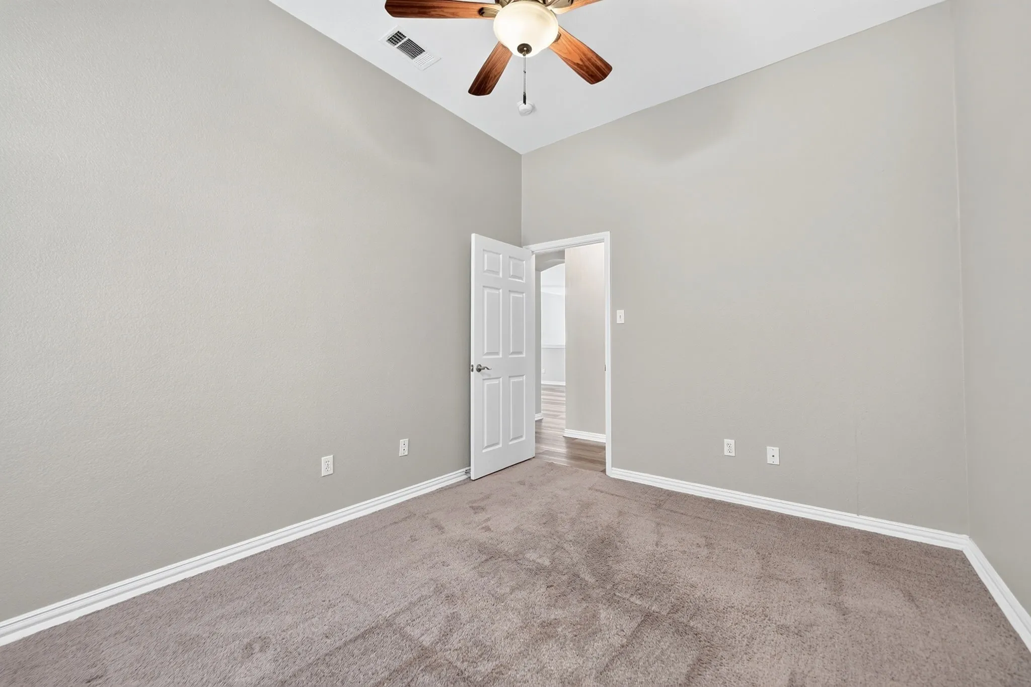 Single Family Residence For Sale in Dallas County , 2713 Planetree Drive, Rowlett, Texas 75089, 4 Bedroom, 2 Bathroom, 2 Garage spaces, 2,323 Sqft, built in 1999, mls#21321147, Real Estate Agent in Rowlett, Homes For Sale in Dallas county, Homes For Sale in Rowlett, Realtor in Rowlett Texas, Real Estate Brokerage Independent Realty Texas, Luminita Cordes Realtor