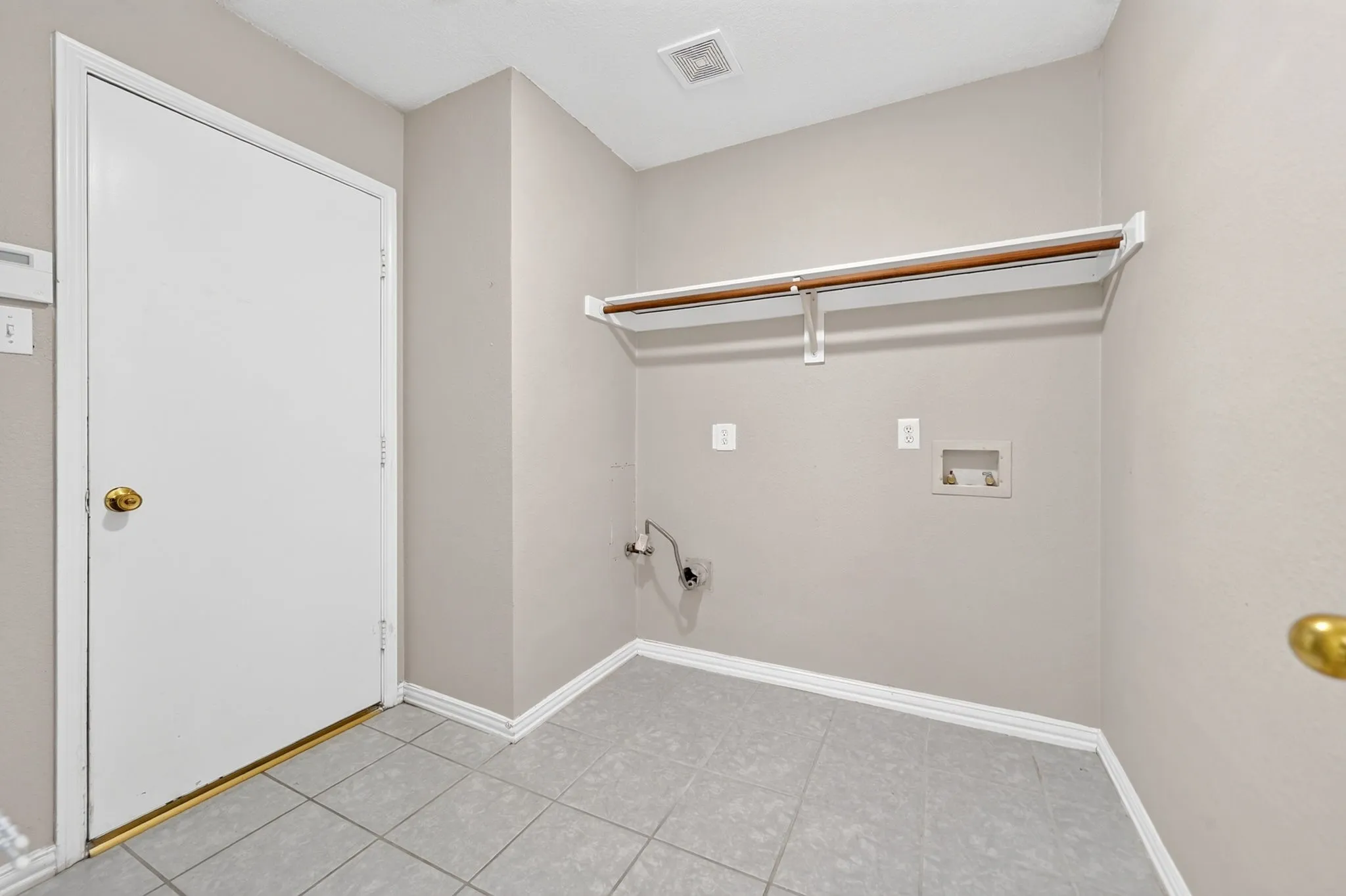 Single Family Residence For Sale in Dallas County , 2713 Planetree Drive, Rowlett, Texas 75089, 4 Bedroom, 2 Bathroom, 2 Garage spaces, 2,323 Sqft, built in 1999, mls#21321147, Real Estate Agent in Rowlett, Homes For Sale in Dallas county, Homes For Sale in Rowlett, Realtor in Rowlett Texas, Real Estate Brokerage Independent Realty Texas, Luminita Cordes Realtor
