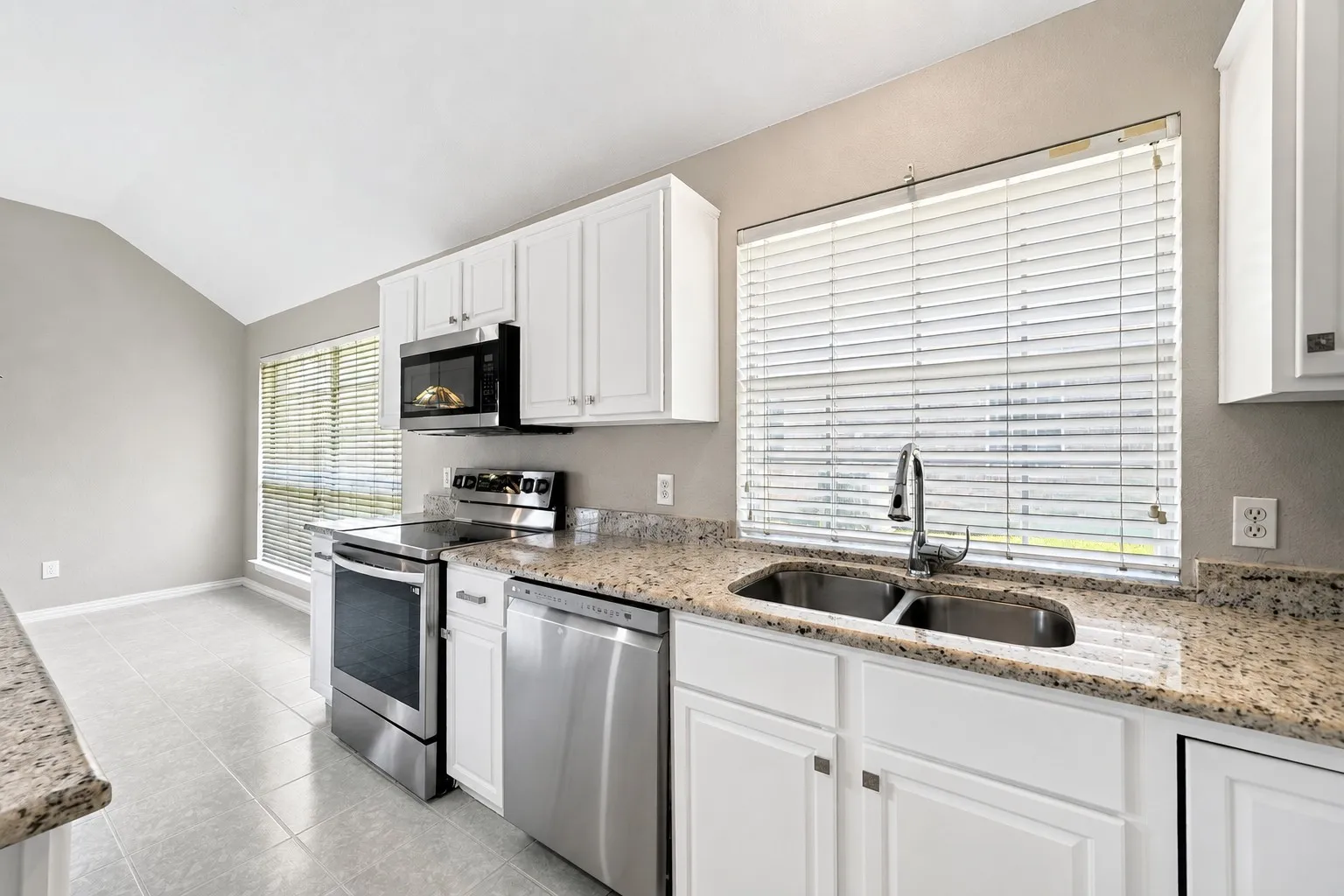 Single Family Residence For Sale in Dallas County , 2713 Planetree Drive, Rowlett, Texas 75089, 4 Bedroom, 2 Bathroom, 2 Garage spaces, 2,323 Sqft, built in 1999, mls#21321147, Real Estate Agent in Rowlett, Homes For Sale in Dallas county, Homes For Sale in Rowlett, Realtor in Rowlett Texas, Real Estate Brokerage Independent Realty Texas, Luminita Cordes Realtor