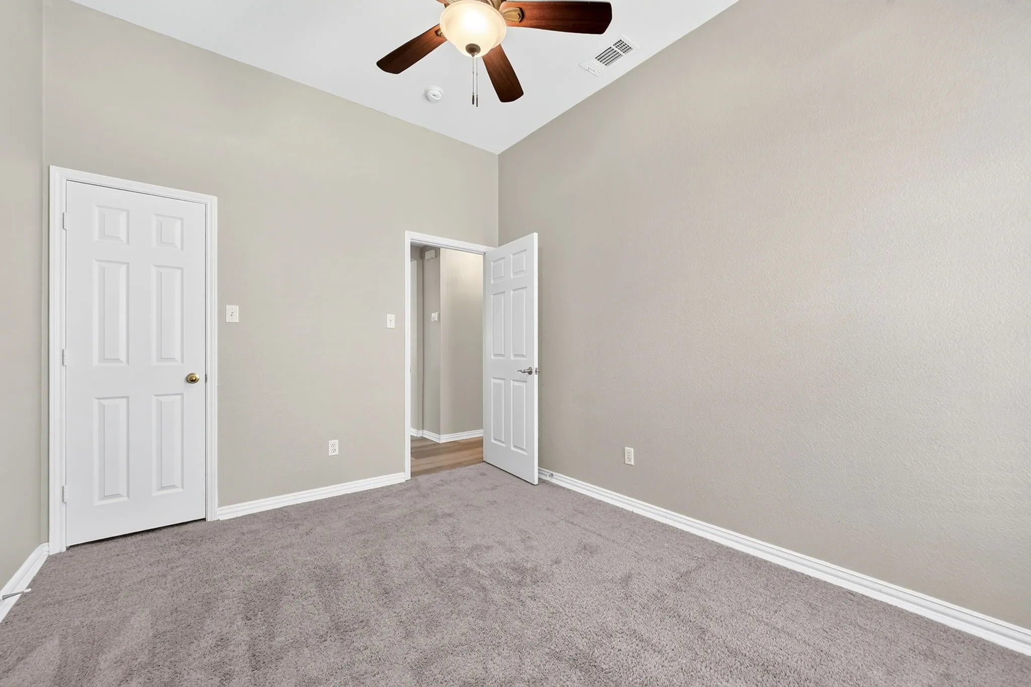Single Family Residence For Sale in Dallas County , 2713 Planetree Drive, Rowlett, Texas 75089, 4 Bedroom, 2 Bathroom, 2 Garage spaces, 2,323 Sqft, built in 1999, mls#21321147, Real Estate Agent in Rowlett, Homes For Sale in Dallas county, Homes For Sale in Rowlett, Realtor in Rowlett Texas, Real Estate Brokerage Independent Realty Texas, Luminita Cordes Realtor