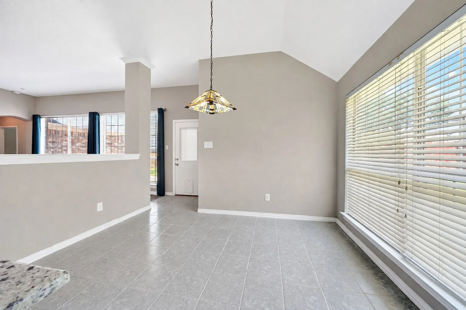 Single Family Residence For Sale in Dallas County , 2713 Planetree Drive, Rowlett, Texas 75089, 4 Bedroom, 2 Bathroom, 2 Garage spaces, 2,323 Sqft, built in 1999, mls#21321147, Real Estate Agent in Rowlett, Homes For Sale in Dallas county, Homes For Sale in Rowlett, Realtor in Rowlett Texas, Real Estate Brokerage Independent Realty Texas, Luminita Cordes Realtor