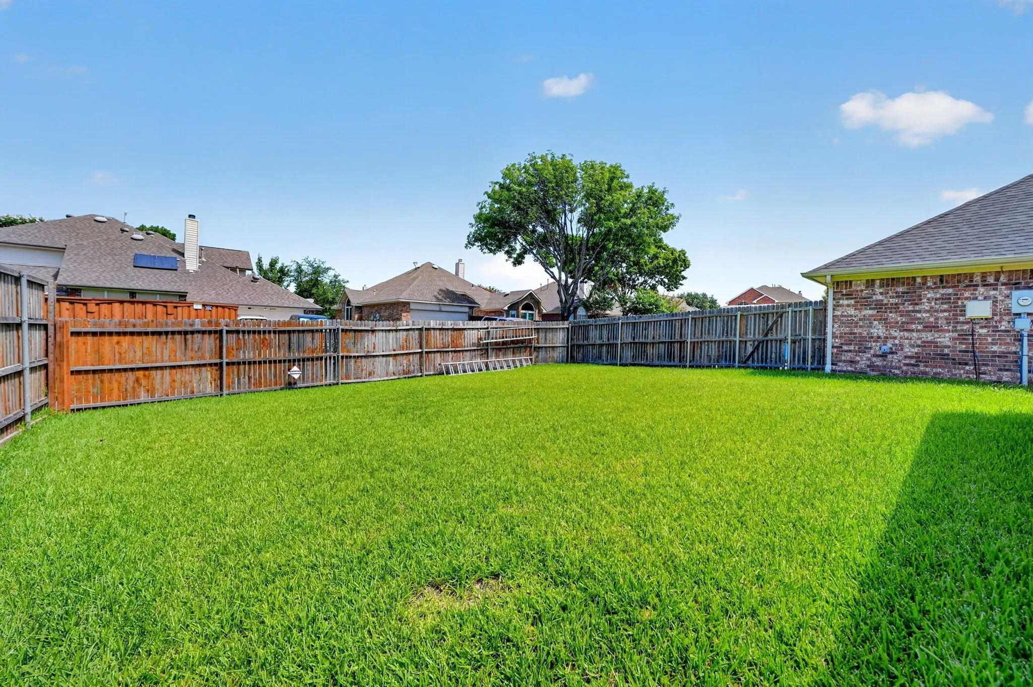 Single Family Residence For Sale in Dallas County , 2713 Planetree Drive, Rowlett, Texas 75089, 4 Bedroom, 2 Bathroom, 2 Garage spaces, 2,323 Sqft, built in 1999, mls#21321147, Real Estate Agent in Rowlett, Homes For Sale in Dallas county, Homes For Sale in Rowlett, Realtor in Rowlett Texas, Real Estate Brokerage Independent Realty Texas, Luminita Cordes Realtor