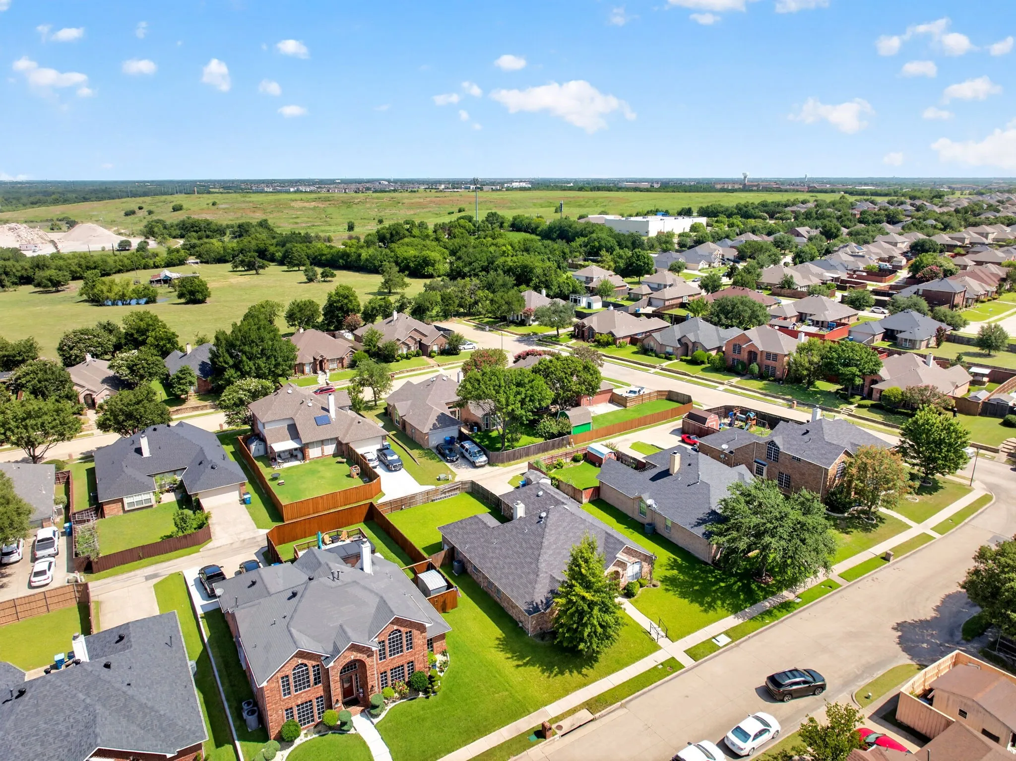 Single Family Residence For Sale in Dallas County , 2713 Planetree Drive, Rowlett, Texas 75089, 4 Bedroom, 2 Bathroom, 2 Garage spaces, 2,323 Sqft, built in 1999, mls#21321147, Real Estate Agent in Rowlett, Homes For Sale in Dallas county, Homes For Sale in Rowlett, Realtor in Rowlett Texas, Real Estate Brokerage Independent Realty Texas, Luminita Cordes Realtor