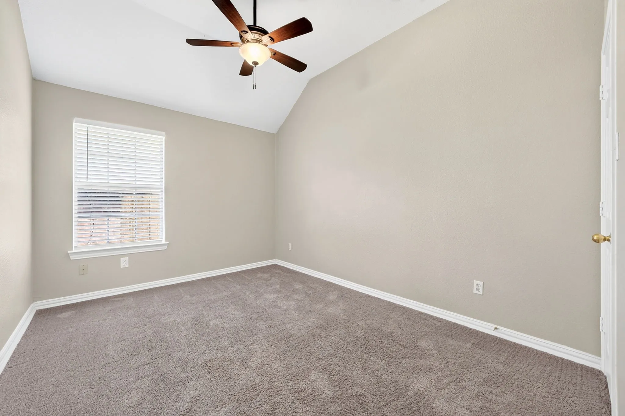 Single Family Residence For Sale in Dallas County , 2713 Planetree Drive, Rowlett, Texas 75089, 4 Bedroom, 2 Bathroom, 2 Garage spaces, 2,323 Sqft, built in 1999, mls#21321147, Real Estate Agent in Rowlett, Homes For Sale in Dallas county, Homes For Sale in Rowlett, Realtor in Rowlett Texas, Real Estate Brokerage Independent Realty Texas, Luminita Cordes Realtor