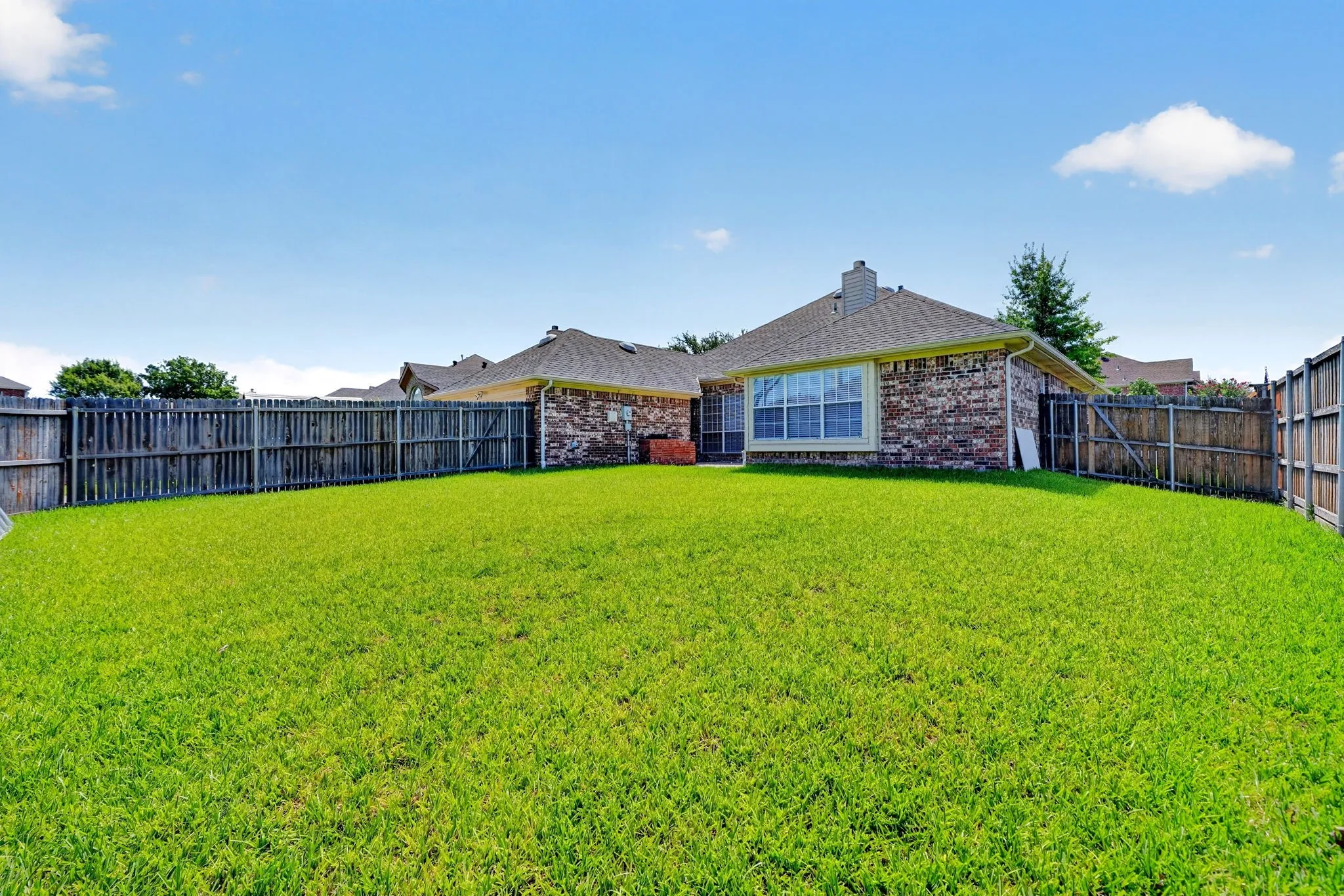 Single Family Residence For Sale in Dallas County , 2713 Planetree Drive, Rowlett, Texas 75089, 4 Bedroom, 2 Bathroom, 2 Garage spaces, 2,323 Sqft, built in 1999, mls#21321147, Real Estate Agent in Rowlett, Homes For Sale in Dallas county, Homes For Sale in Rowlett, Realtor in Rowlett Texas, Real Estate Brokerage Independent Realty Texas, Luminita Cordes Realtor