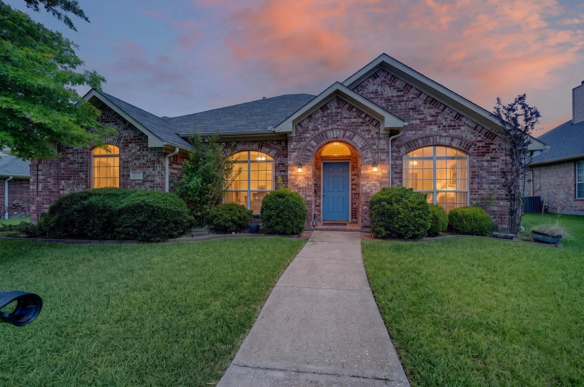 Single Family Residence For Sale in Dallas County , 2713 Planetree Drive, Rowlett, Texas 75089, 4 Bedroom, 2 Bathroom, 2 Garage spaces, 2,323 Sqft, built in 1999, mls#21321147, Real Estate Agent in Rowlett, Homes For Sale in Dallas county, Homes For Sale in Rowlett, Realtor in Rowlett Texas, Real Estate Brokerage Independent Realty Texas, Luminita Cordes Realtor