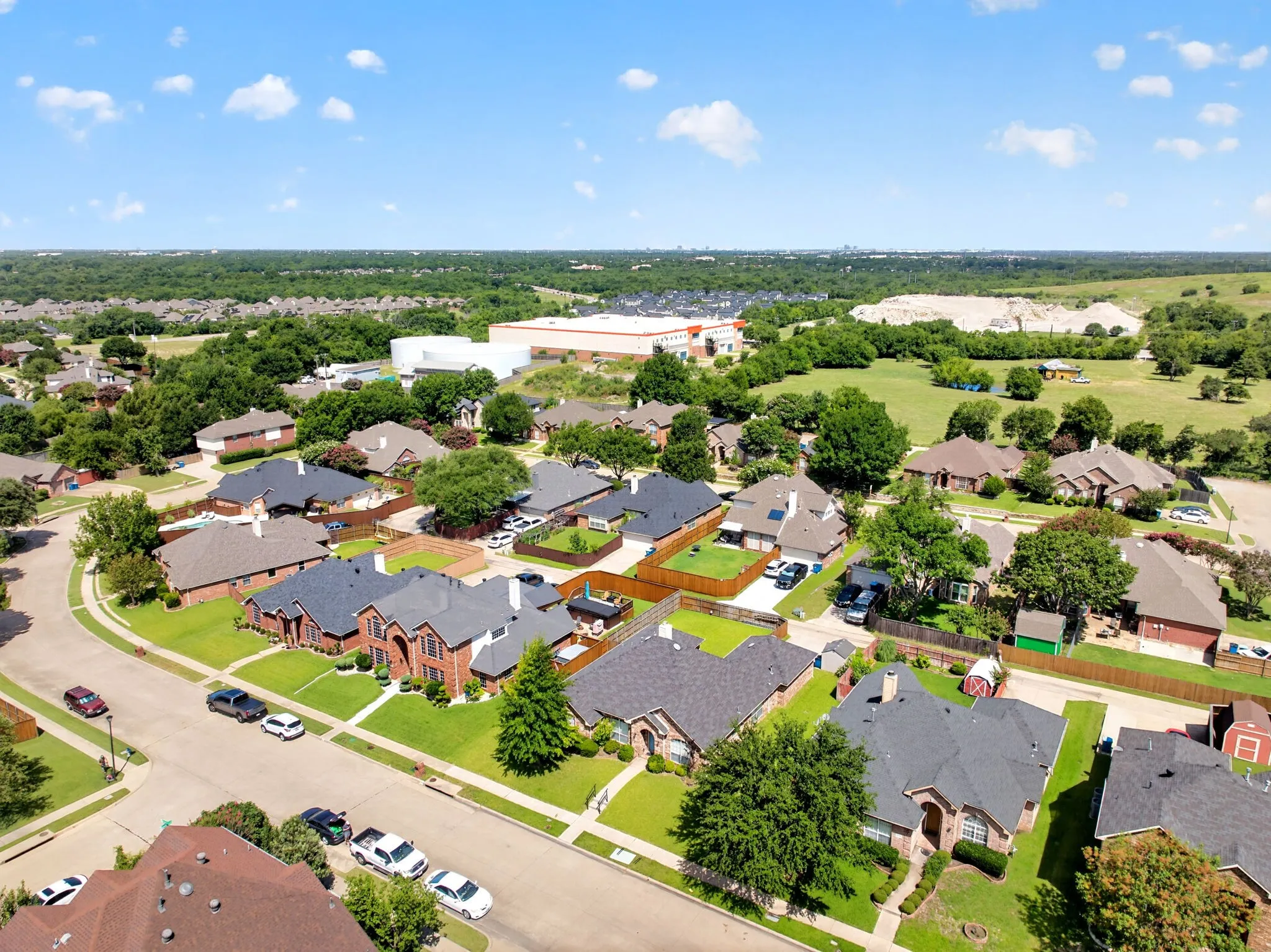Single Family Residence For Sale in Dallas County , 2713 Planetree Drive, Rowlett, Texas 75089, 4 Bedroom, 2 Bathroom, 2 Garage spaces, 2,323 Sqft, built in 1999, mls#21321147, Real Estate Agent in Rowlett, Homes For Sale in Dallas county, Homes For Sale in Rowlett, Realtor in Rowlett Texas, Real Estate Brokerage Independent Realty Texas, Luminita Cordes Realtor