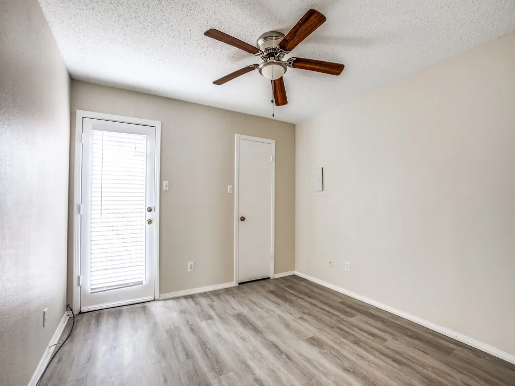 Unfurnished room featuring a textured ceiling, ceiling fan, and hardwood / wood-style flooring