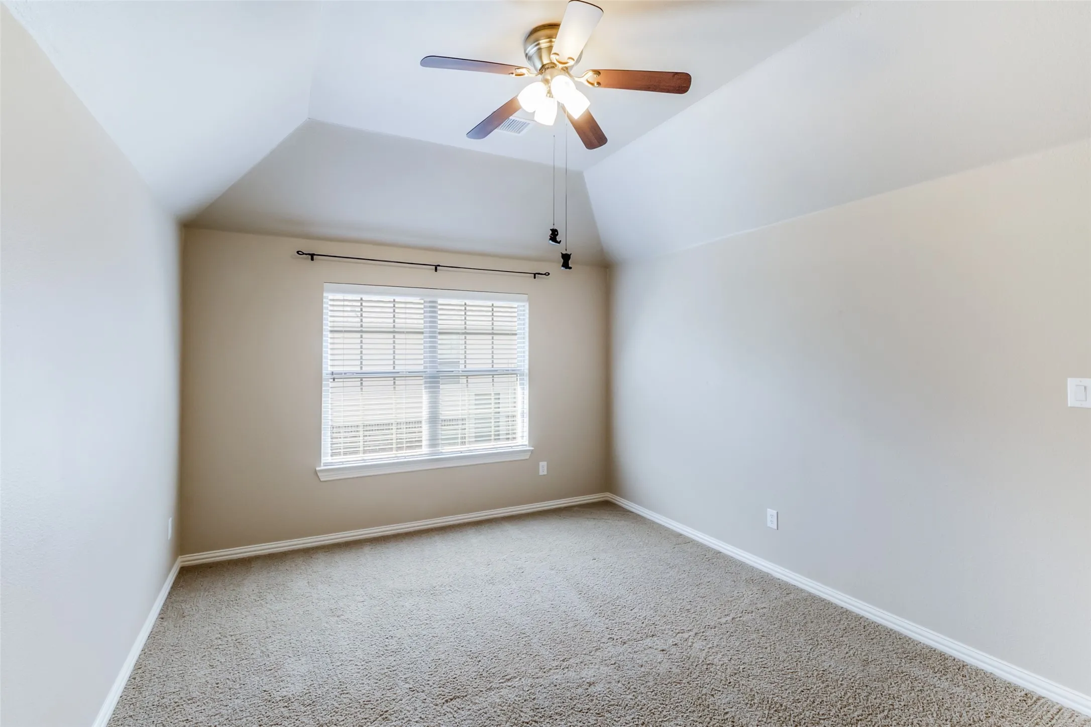 Single Family Residence For Sale in Dallas County , 1110 Kent Brown Road, Garland, Texas 75044, 4 Bedroom, 3 Bathroom, 3 Garage spaces, 3,290 Sqft, built in 2009, mls#21317612, Real Estate Agent in Garland, Homes For Sale in Dallas county, Homes For Sale in Garland, Realtor in Garland Texas, Real Estate Brokerage Independent Realty Texas, Luminita Cordes Realtor