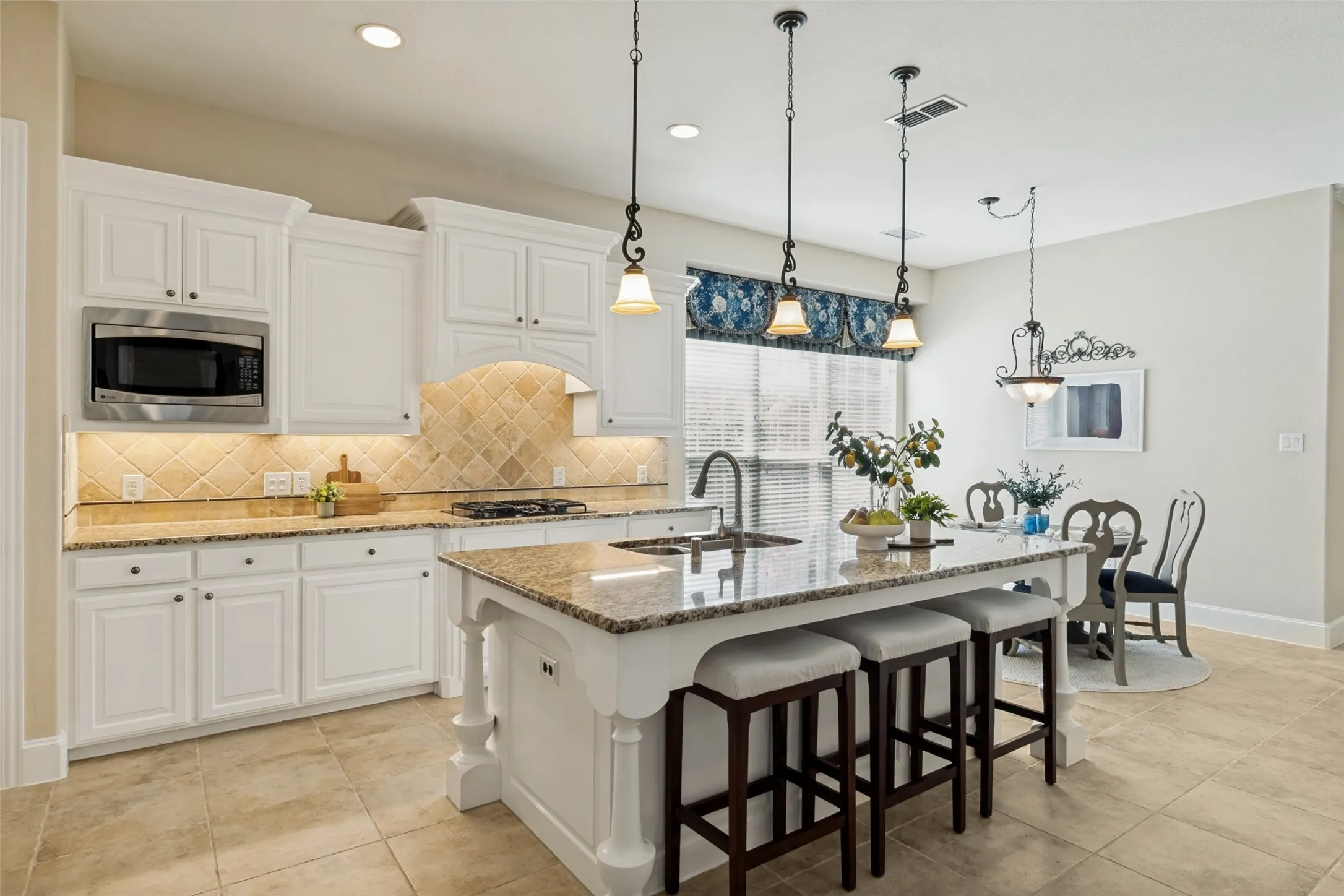 Single Family Residence For Sale in Dallas County , 1110 Kent Brown Road, Garland, Texas 75044, 4 Bedroom, 3 Bathroom, 3 Garage spaces, 3,290 Sqft, built in 2009, mls#21317612, Real Estate Agent in Garland, Homes For Sale in Dallas county, Homes For Sale in Garland, Realtor in Garland Texas, Real Estate Brokerage Independent Realty Texas, Luminita Cordes Realtor