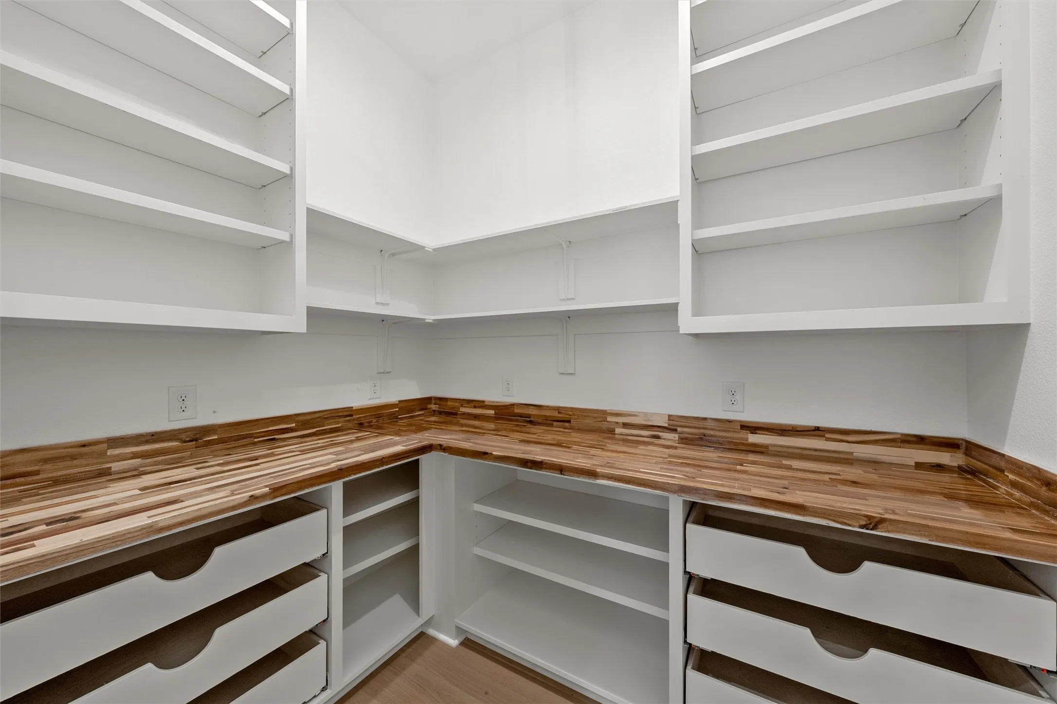 Single Family Residence For Sale in Mc Lennan County , 1333 Tahonta Drive, Hewitt, Texas 76643, 4 Bedroom, 3 Bathroom, 2 Garage spaces, 2,645 Sqft, built in 2026, mls#21320189, Real Estate Agent in Hewitt, Homes For Sale in Mc Lennan county, Homes For Sale in Hewitt, Realtor in Hewitt Texas, Real Estate Brokerage Independent Realty Texas, Luminita Cordes Realtor