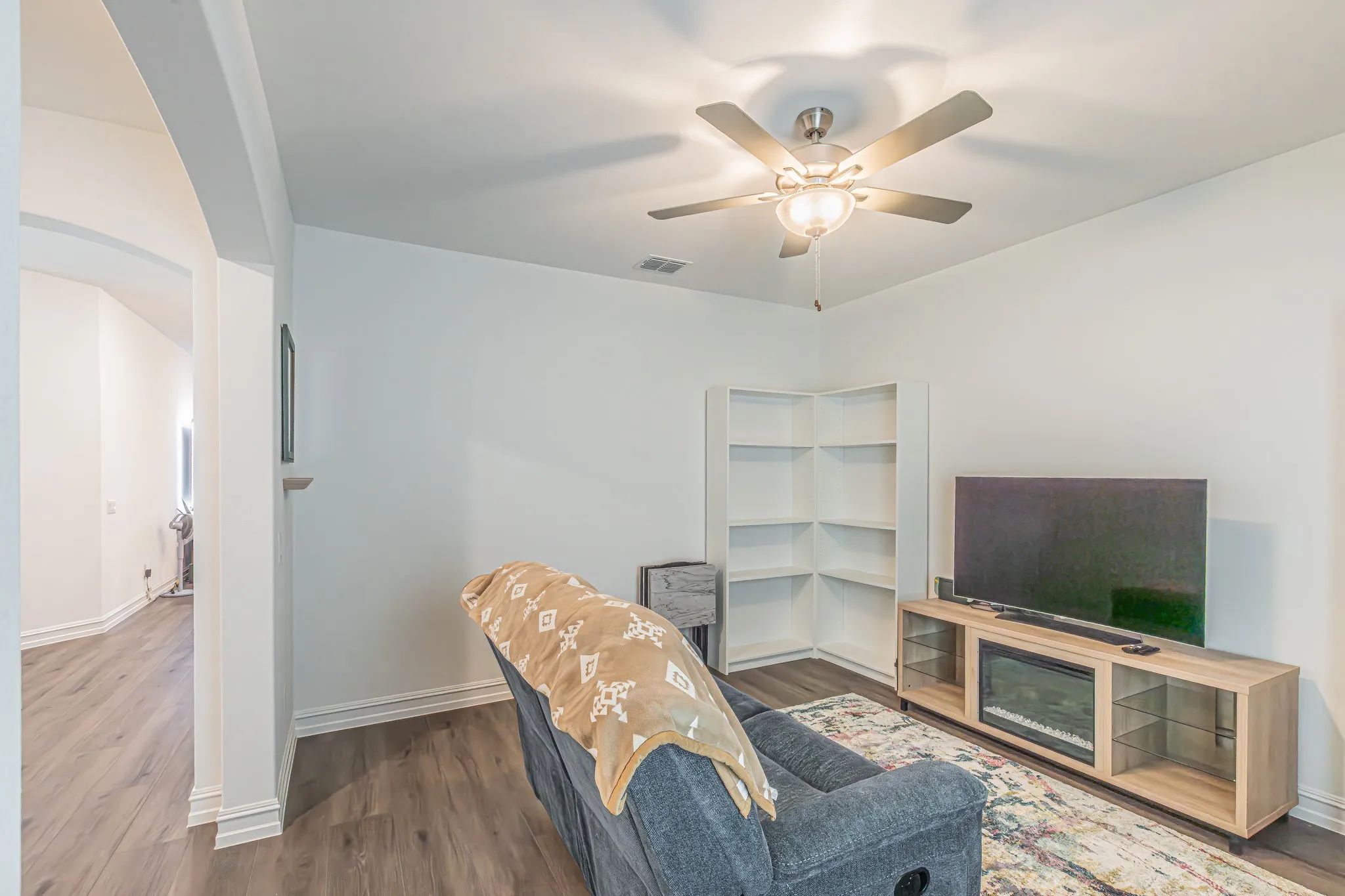 Single Family Residence For Sale in Ellis County , 4313 Knight Street, Midlothian, Texas 76065, 4 Bedroom, 3 Bathroom, 2 Garage spaces, 2,495 Sqft, built in 2024, mls#21324314, Real Estate Agent in Midlothian, Homes For Sale in Ellis county, Homes For Sale in Midlothian, Realtor in Midlothian Texas, Real Estate Brokerage Independent Realty Texas, Luminita Cordes Realtor