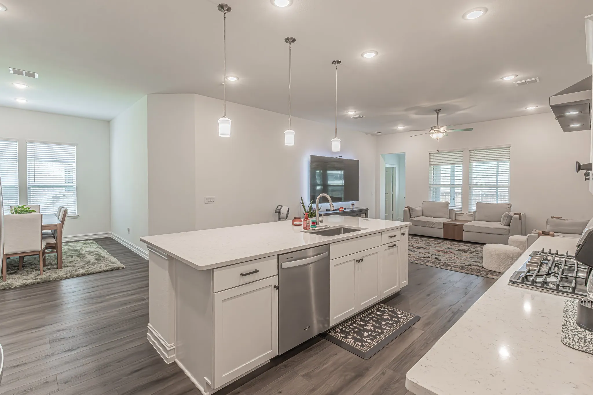 Single Family Residence For Sale in Ellis County , 4313 Knight Street, Midlothian, Texas 76065, 4 Bedroom, 3 Bathroom, 2 Garage spaces, 2,495 Sqft, built in 2024, mls#21324314, Real Estate Agent in Midlothian, Homes For Sale in Ellis county, Homes For Sale in Midlothian, Realtor in Midlothian Texas, Real Estate Brokerage Independent Realty Texas, Luminita Cordes Realtor