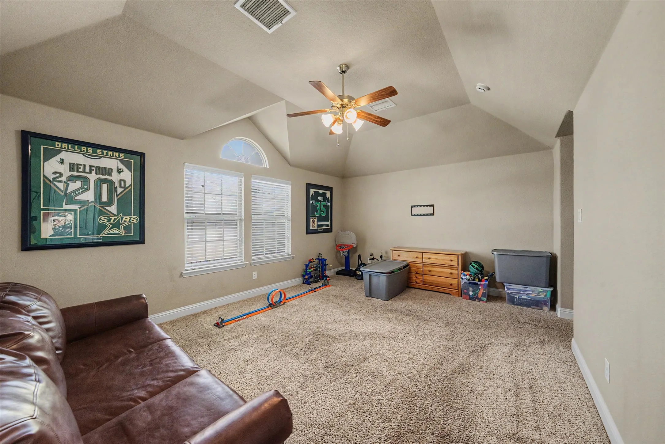 Single Family Residence For Sale in Collin County , 3310 Edinburgh Drive, Sachse, Texas 75048, 4 Bedroom, 3 Bathroom, 3 Garage spaces, 2,756 Sqft, built in 2015, mls#21324444, Real Estate Agent in Sachse, Homes For Sale in Collin county, Homes For Sale in Sachse, Realtor in Sachse Texas, Real Estate Brokerage Independent Realty Texas, Luminita Cordes Realtor