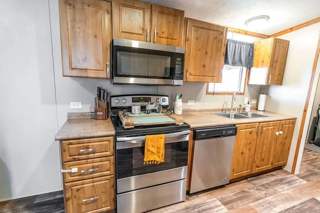 Mobile Home For Sale in Montague County , 18 Pawnee Trail, Nocona, Texas 76255, 3 Bedrooms, 2 Bathrooms, Garage spaces, 1,408 Sqft, built in 2021, Price $205,000, mls#21324599, Real Estate Agent in Nocona, Homes For Sale in Montague county, Homes For Sale in Nocona, Realtor in Nocona Texas, Real Estate Brokerage Independent Realty Texas, Luminita Cordes Realtor