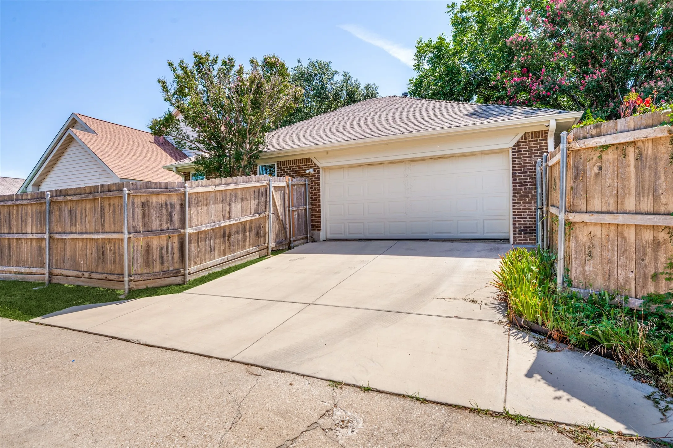 Single Family Residence For Sale in Denton County , 2711 Van Gogh Place, Dallas, Texas 75287, 3 Bedroom, 3 Bathroom, 2 Garage spaces, 1,757 Sqft, built in 1984, Price $375,000, mls#21323638, Real Estate Agent in Dallas, Homes For Sale in Denton county, Homes For Sale in Dallas, Realtor in Dallas Texas, Real Estate Brokerage Independent Realty Texas, Luminita Cordes Realtor