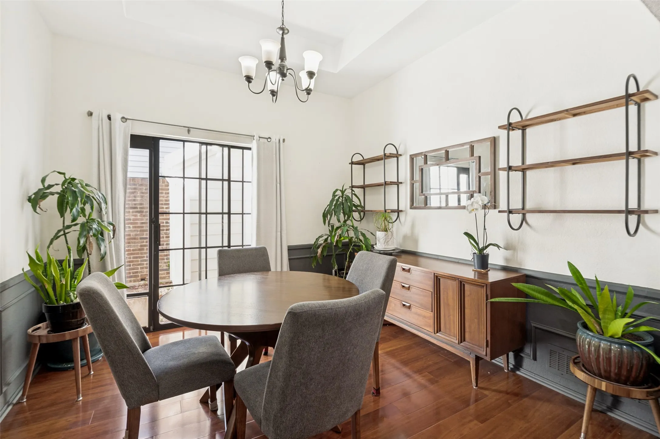 Single Family Residence For Sale in Denton County , 2711 Van Gogh Place, Dallas, Texas 75287, 3 Bedroom, 3 Bathroom, 2 Garage spaces, 1,757 Sqft, built in 1984, Price $375,000, mls#21323638, Real Estate Agent in Dallas, Homes For Sale in Denton county, Homes For Sale in Dallas, Realtor in Dallas Texas, Real Estate Brokerage Independent Realty Texas, Luminita Cordes Realtor