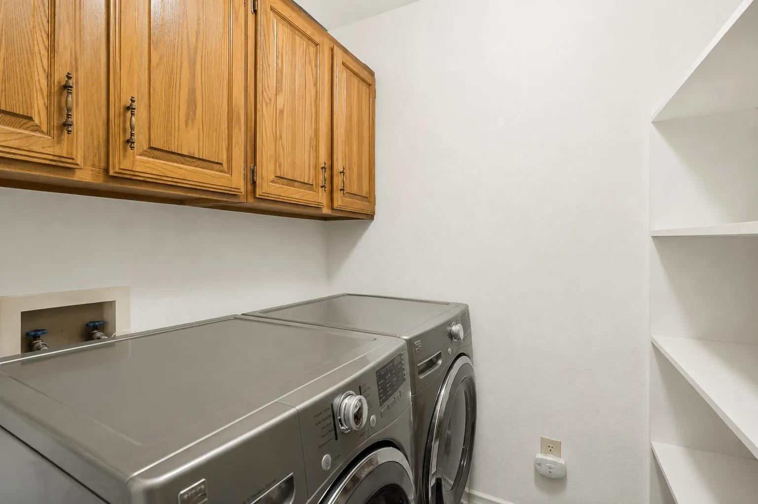 Single Family Residence For Sale in Denton County , 2711 Van Gogh Place, Dallas, Texas 75287, 3 Bedroom, 3 Bathroom, 2 Garage spaces, 1,757 Sqft, built in 1984, Price $375,000, mls#21323638, Real Estate Agent in Dallas, Homes For Sale in Denton county, Homes For Sale in Dallas, Realtor in Dallas Texas, Real Estate Brokerage Independent Realty Texas, Luminita Cordes Realtor