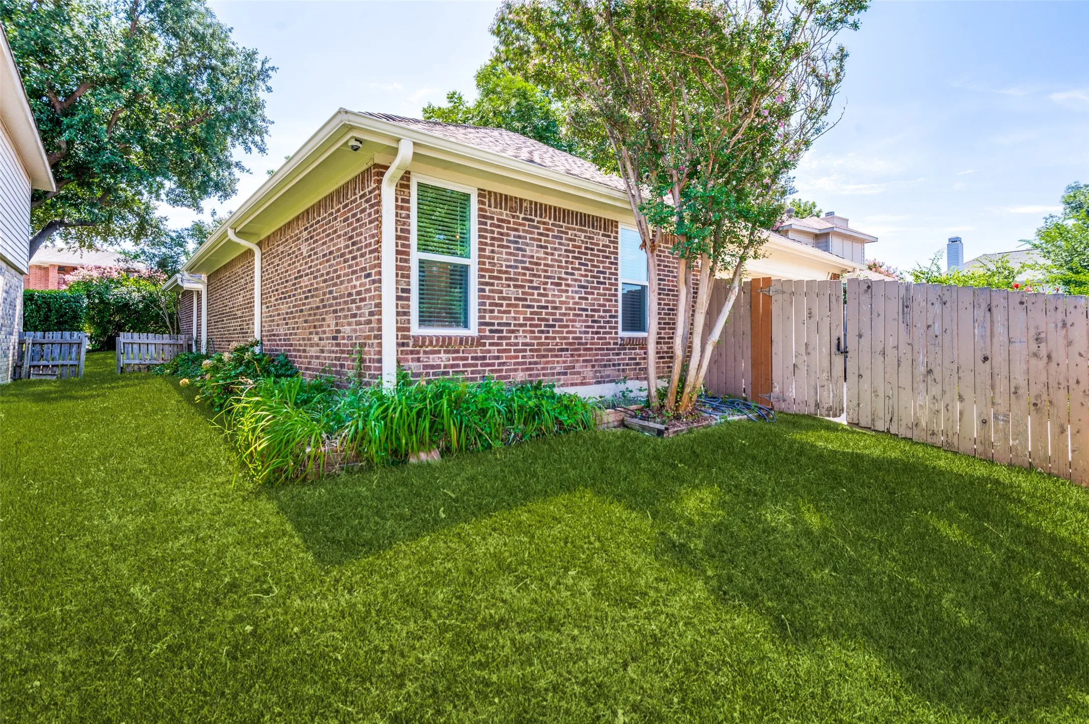 Single Family Residence For Sale in Denton County , 2711 Van Gogh Place, Dallas, Texas 75287, 3 Bedroom, 3 Bathroom, 2 Garage spaces, 1,757 Sqft, built in 1984, Price $375,000, mls#21323638, Real Estate Agent in Dallas, Homes For Sale in Denton county, Homes For Sale in Dallas, Realtor in Dallas Texas, Real Estate Brokerage Independent Realty Texas, Luminita Cordes Realtor