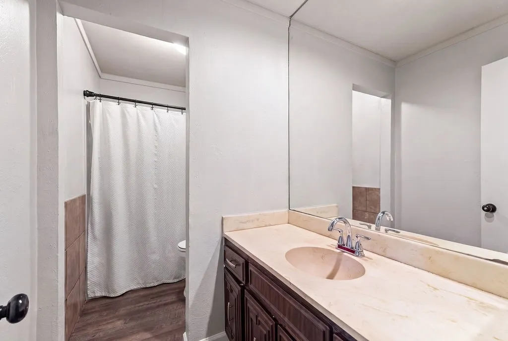 Single Family Residence For Sale in Tarrant County , 202 Fleetwood Court, Arlington, Texas 76014, 3 Bedroom, 2 Bathroom, 1 Garage spaces, 1,432 Sqft, built in 1973, mls#21324403, Real Estate Agent in Arlington, Homes For Sale in Tarrant county, Homes For Sale in Arlington, Realtor in Arlington Texas, Real Estate Brokerage Independent Realty Texas, Luminita Cordes Realtor