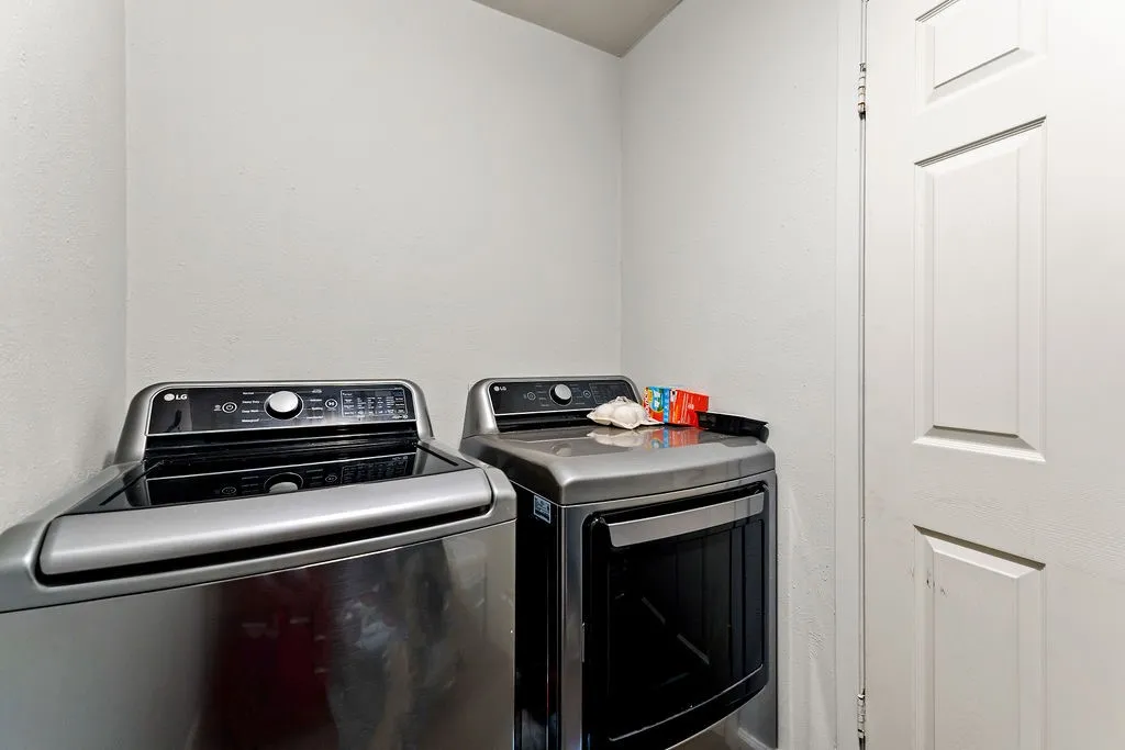 Single Family Residence For Sale in Tarrant County , 202 Fleetwood Court, Arlington, Texas 76014, 3 Bedroom, 2 Bathroom, 1 Garage spaces, 1,432 Sqft, built in 1973, mls#21324403, Real Estate Agent in Arlington, Homes For Sale in Tarrant county, Homes For Sale in Arlington, Realtor in Arlington Texas, Real Estate Brokerage Independent Realty Texas, Luminita Cordes Realtor