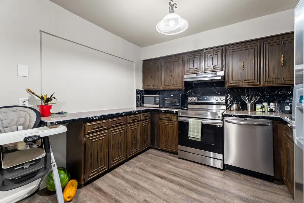 Single Family Residence For Sale in Tarrant County , 202 Fleetwood Court, Arlington, Texas 76014, 3 Bedroom, 2 Bathroom, 1 Garage spaces, 1,432 Sqft, built in 1973, mls#21324403, Real Estate Agent in Arlington, Homes For Sale in Tarrant county, Homes For Sale in Arlington, Realtor in Arlington Texas, Real Estate Brokerage Independent Realty Texas, Luminita Cordes Realtor