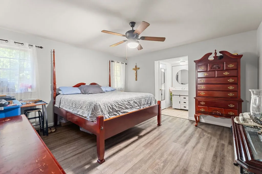 Single Family Residence For Sale in Tarrant County , 202 Fleetwood Court, Arlington, Texas 76014, 3 Bedroom, 2 Bathroom, 1 Garage spaces, 1,432 Sqft, built in 1973, mls#21324403, Real Estate Agent in Arlington, Homes For Sale in Tarrant county, Homes For Sale in Arlington, Realtor in Arlington Texas, Real Estate Brokerage Independent Realty Texas, Luminita Cordes Realtor