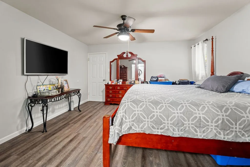 Single Family Residence For Sale in Tarrant County , 202 Fleetwood Court, Arlington, Texas 76014, 3 Bedroom, 2 Bathroom, 1 Garage spaces, 1,432 Sqft, built in 1973, mls#21324403, Real Estate Agent in Arlington, Homes For Sale in Tarrant county, Homes For Sale in Arlington, Realtor in Arlington Texas, Real Estate Brokerage Independent Realty Texas, Luminita Cordes Realtor