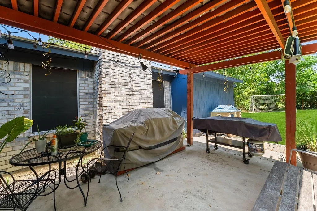 Single Family Residence For Sale in Tarrant County , 202 Fleetwood Court, Arlington, Texas 76014, 3 Bedroom, 2 Bathroom, 1 Garage spaces, 1,432 Sqft, built in 1973, mls#21324403, Real Estate Agent in Arlington, Homes For Sale in Tarrant county, Homes For Sale in Arlington, Realtor in Arlington Texas, Real Estate Brokerage Independent Realty Texas, Luminita Cordes Realtor