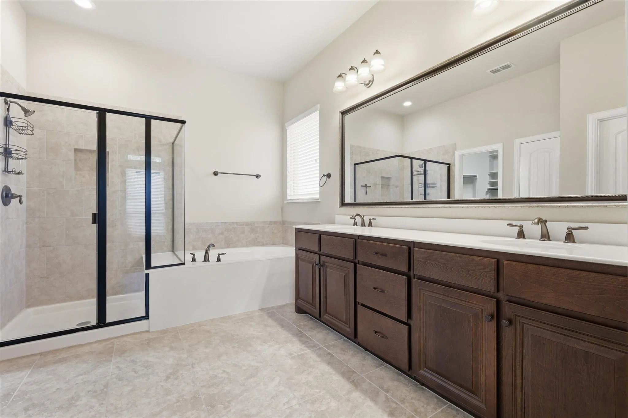 Single Family Residence For Sale in Ellis County , 405 Double Creek Drive, Midlothian, Texas 76065, 4 Bedroom, 3 Bathroom, 3 Garage spaces, 3,293 Sqft, built in 2017, mls#21314920, Real Estate Agent in Midlothian, Homes For Sale in Ellis county, Homes For Sale in Midlothian, Realtor in Midlothian Texas, Real Estate Brokerage Independent Realty Texas, Luminita Cordes Realtor