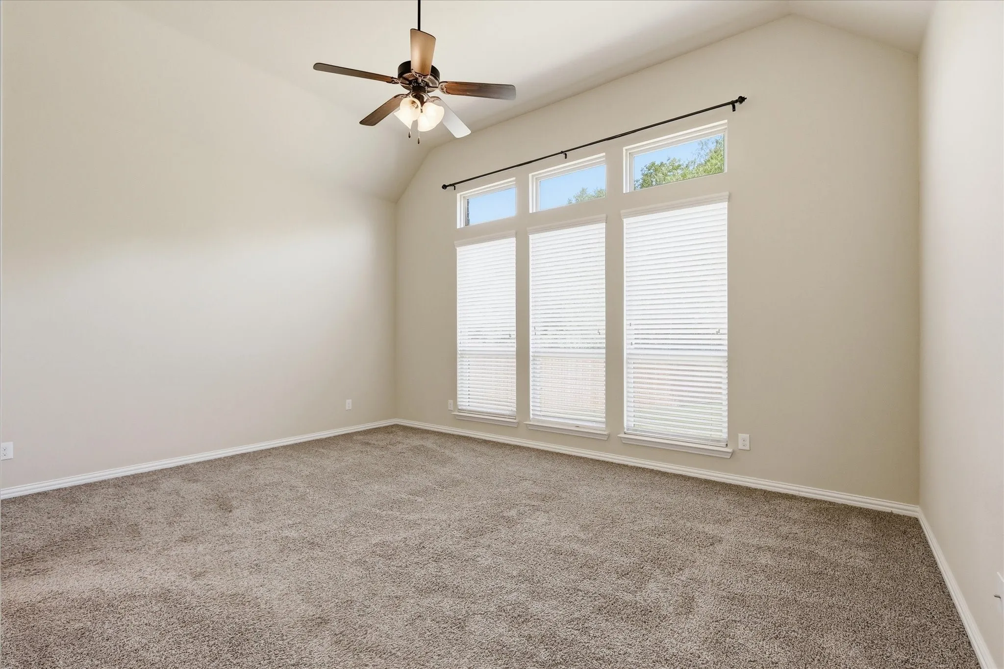 Single Family Residence For Sale in Ellis County , 405 Double Creek Drive, Midlothian, Texas 76065, 4 Bedroom, 3 Bathroom, 3 Garage spaces, 3,293 Sqft, built in 2017, mls#21314920, Real Estate Agent in Midlothian, Homes For Sale in Ellis county, Homes For Sale in Midlothian, Realtor in Midlothian Texas, Real Estate Brokerage Independent Realty Texas, Luminita Cordes Realtor