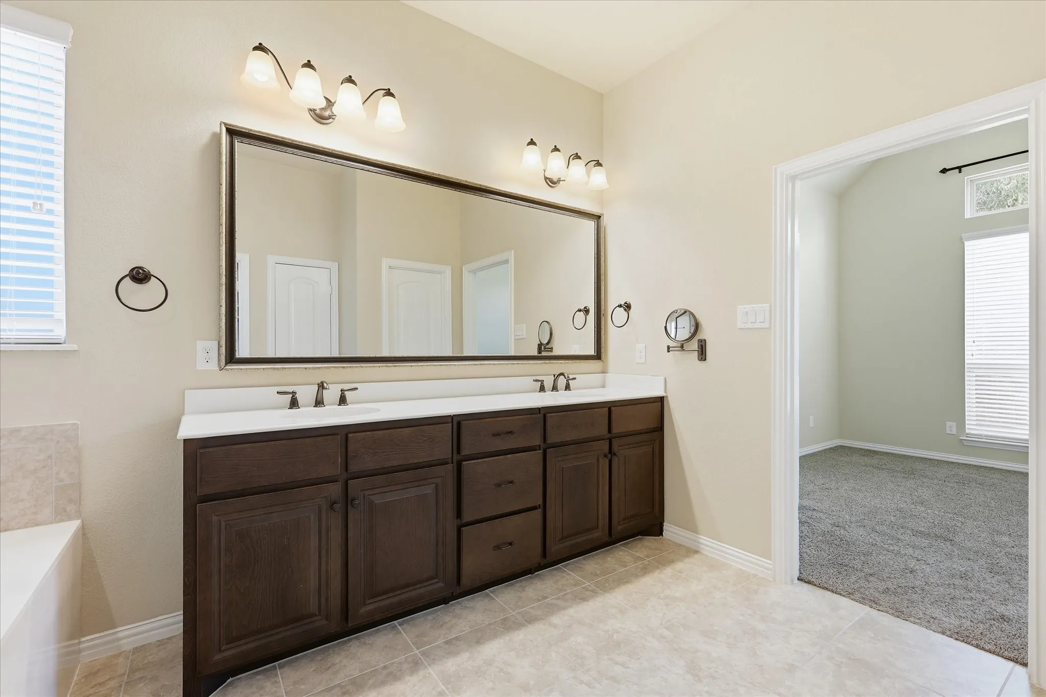 Single Family Residence For Sale in Ellis County , 405 Double Creek Drive, Midlothian, Texas 76065, 4 Bedroom, 3 Bathroom, 3 Garage spaces, 3,293 Sqft, built in 2017, mls#21314920, Real Estate Agent in Midlothian, Homes For Sale in Ellis county, Homes For Sale in Midlothian, Realtor in Midlothian Texas, Real Estate Brokerage Independent Realty Texas, Luminita Cordes Realtor
