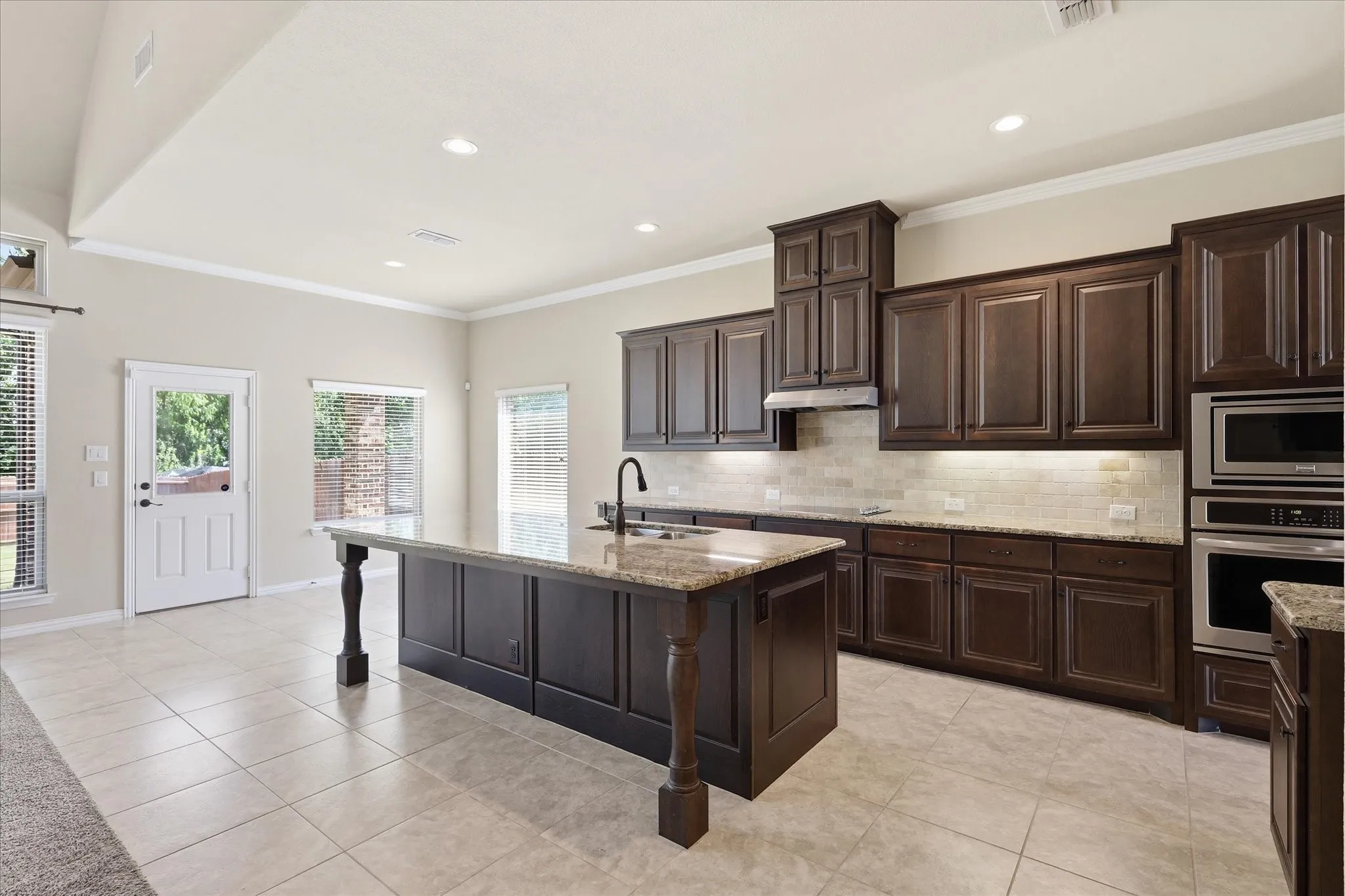 Single Family Residence For Sale in Ellis County , 405 Double Creek Drive, Midlothian, Texas 76065, 4 Bedroom, 3 Bathroom, 3 Garage spaces, 3,293 Sqft, built in 2017, mls#21314920, Real Estate Agent in Midlothian, Homes For Sale in Ellis county, Homes For Sale in Midlothian, Realtor in Midlothian Texas, Real Estate Brokerage Independent Realty Texas, Luminita Cordes Realtor