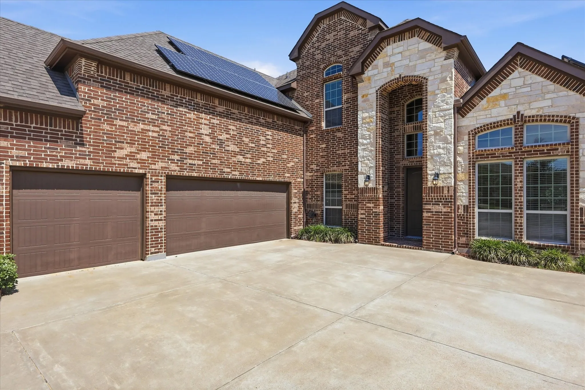 Single Family Residence For Sale in Ellis County , 405 Double Creek Drive, Midlothian, Texas 76065, 4 Bedroom, 3 Bathroom, 3 Garage spaces, 3,293 Sqft, built in 2017, mls#21314920, Real Estate Agent in Midlothian, Homes For Sale in Ellis county, Homes For Sale in Midlothian, Realtor in Midlothian Texas, Real Estate Brokerage Independent Realty Texas, Luminita Cordes Realtor