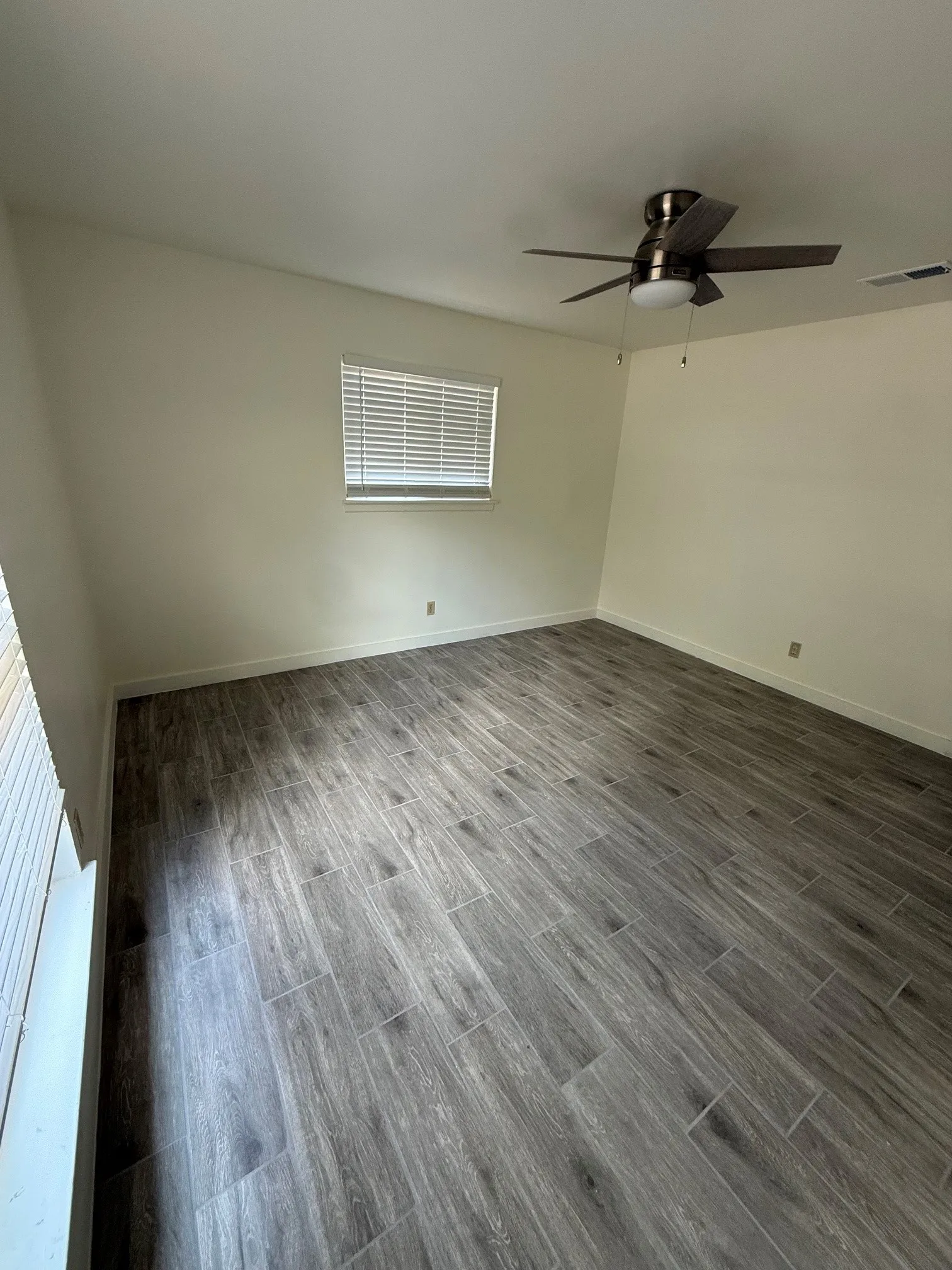 Single Family Residence For Rent in Tarrant County , 1908 Kerry Drive, Arlington, Texas 76013, 3 Bedroom, 2 Bathroom, 2 Garage spaces, 1,292 Sqft, built in 1966, mls#21321749, Real Estate Agent in Arlington, Homes For Rent in Tarrant county, Homes For Rent in Arlington, Realtor in Arlington Texas, Real Estate Brokerage Independent Realty Texas, Luminita Cordes Realtor